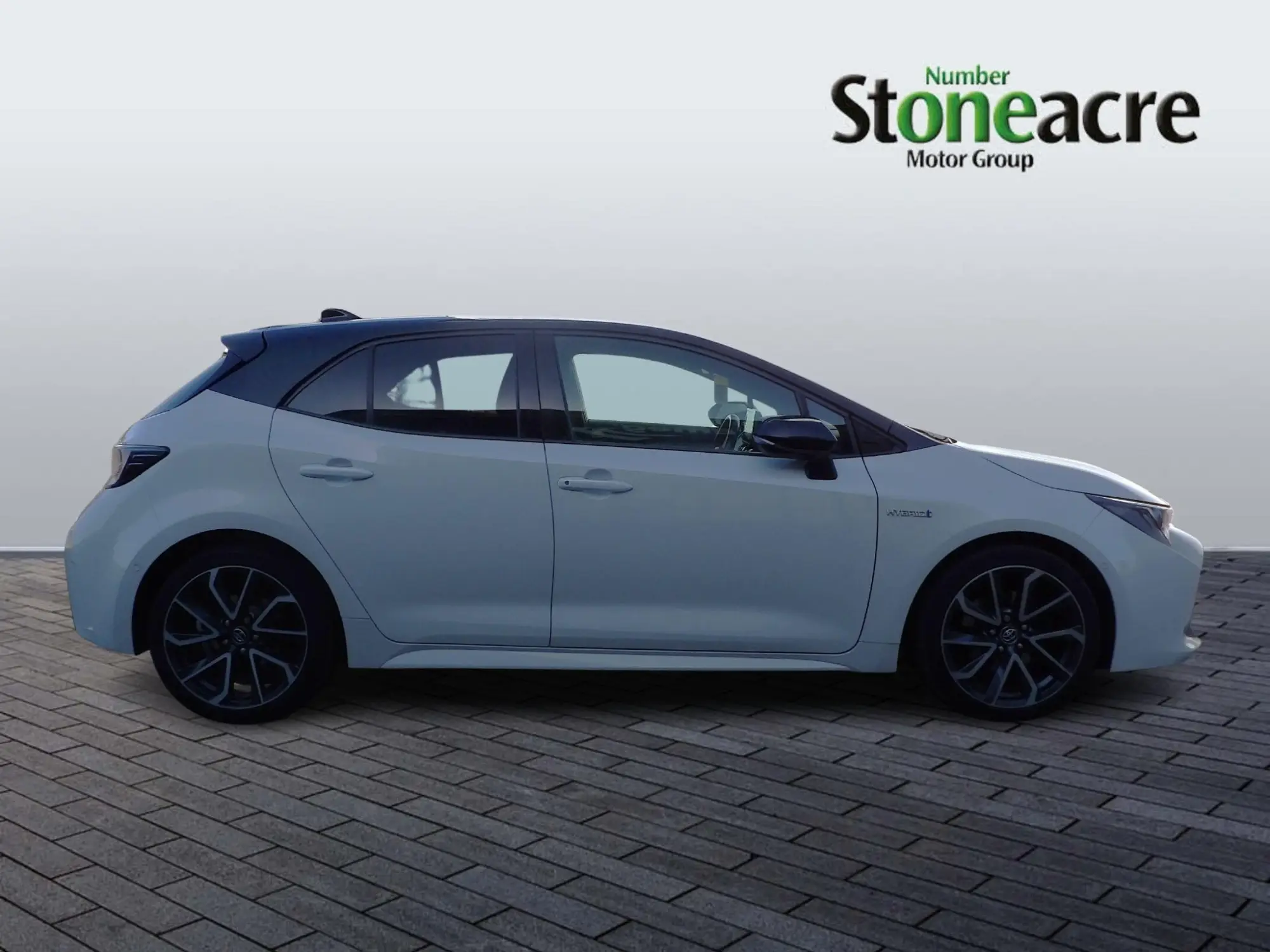 Toyota Corolla Hatchback 2.0 VVT-h Excel Hatchback 5dr Petrol Hybrid CVT Euro 6 (s/s) (184 ps) NX69USB Image 2