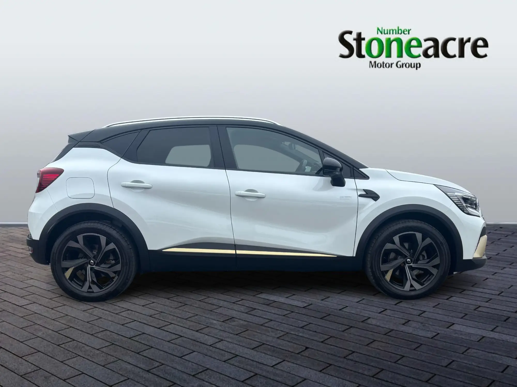 Renault Captur E-Tech 1.6 E-TECH 9.8kWh E-Tech engineered Auto Euro 6 (s/s) 5dr YS73OTH Image 2