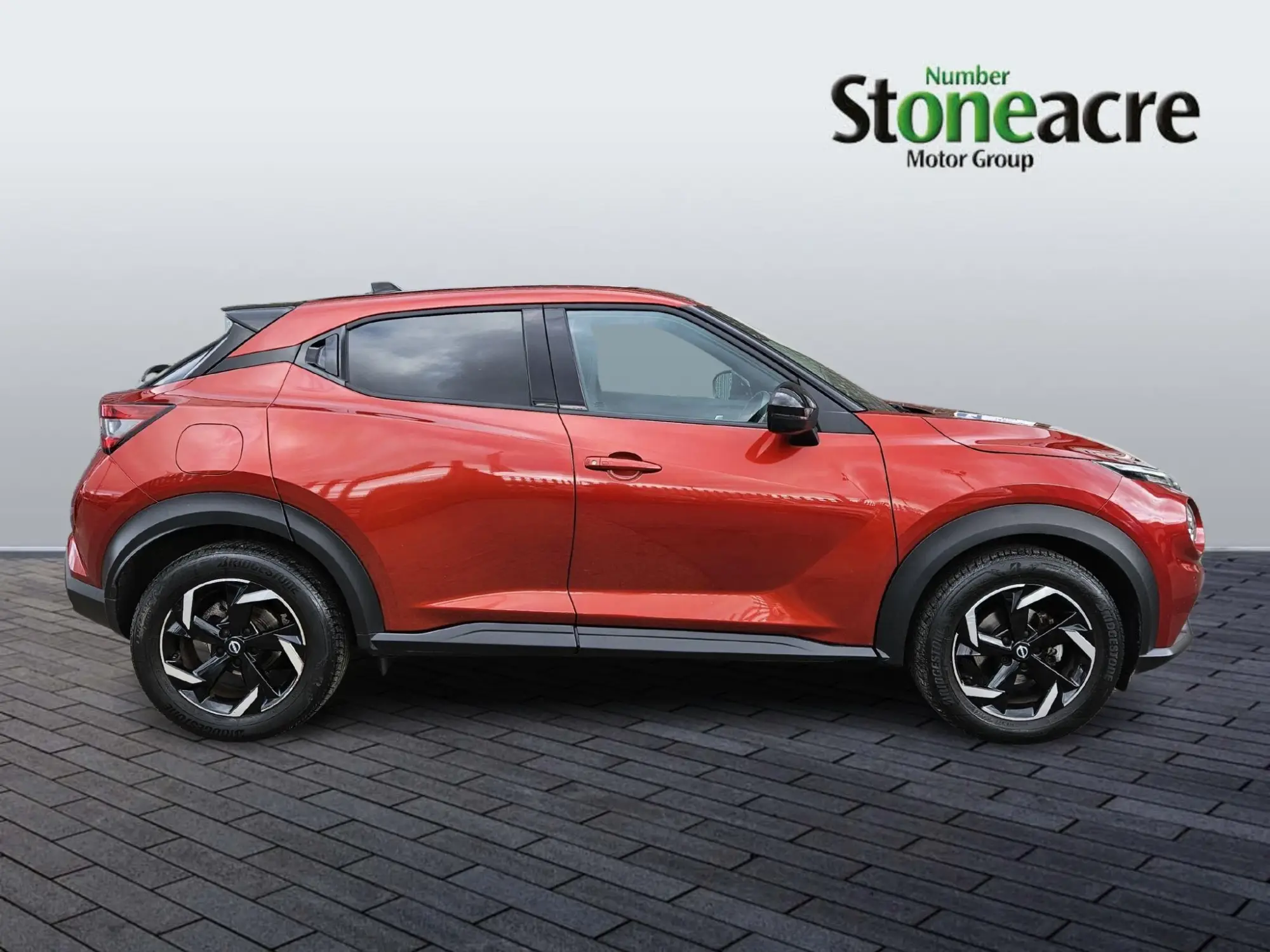 Nissan Juke 1.0 DiG-T N-Connecta 5dr AO72RJV Image 2