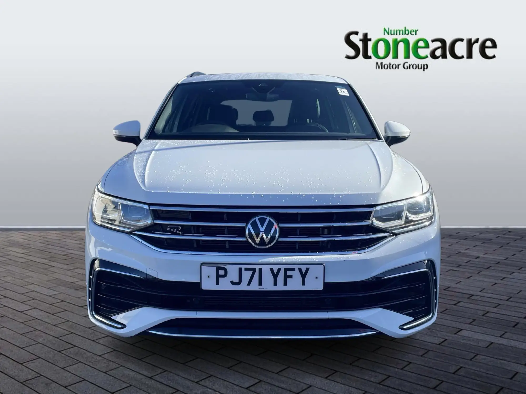 Volkswagen Tiguan 2.0 TDI R-Line DSG 4Motion Euro 6 (s/s) 5dr PJ71YFY Image 2