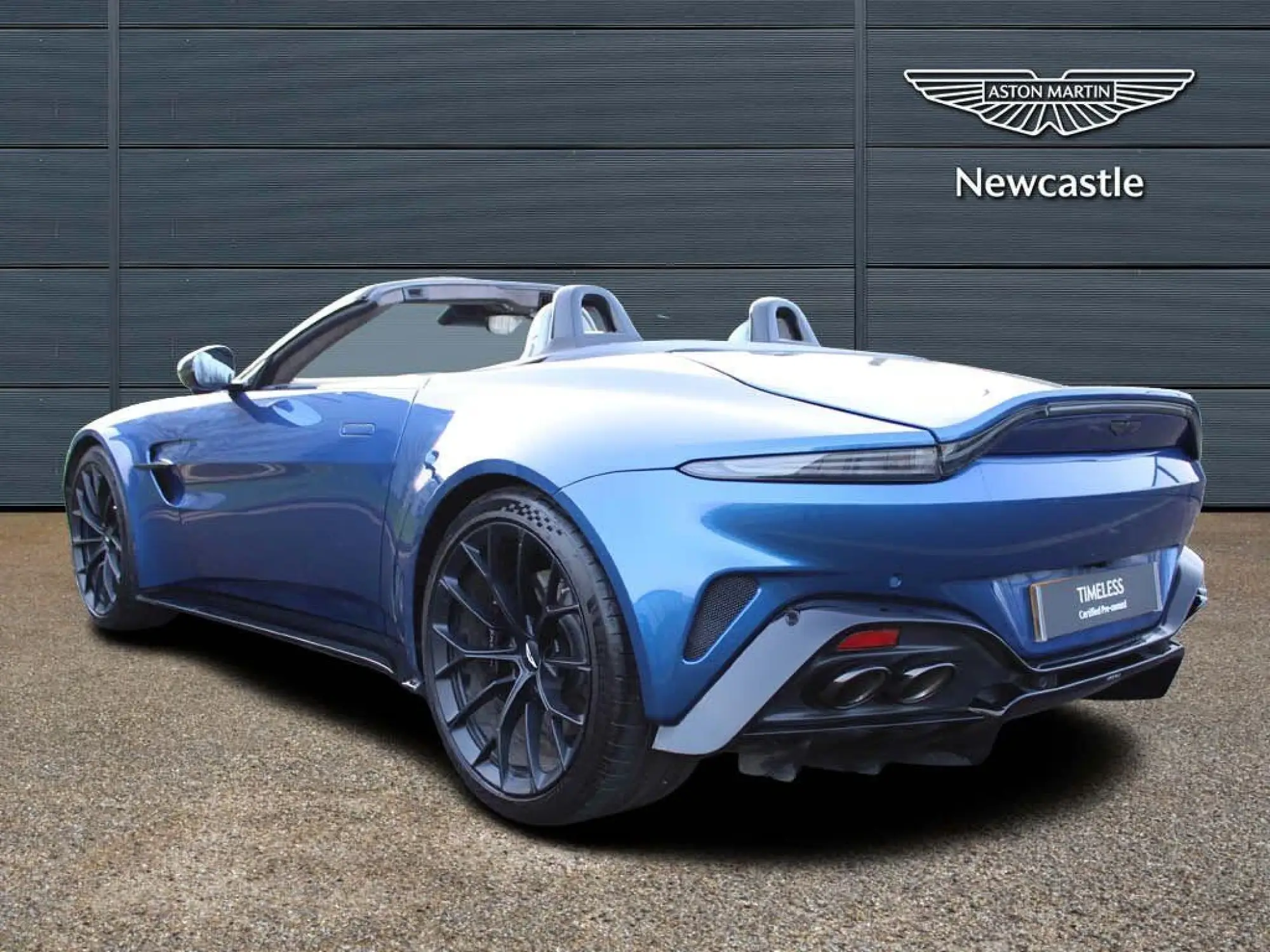 Aston Martin Vantage Roadster Image 2