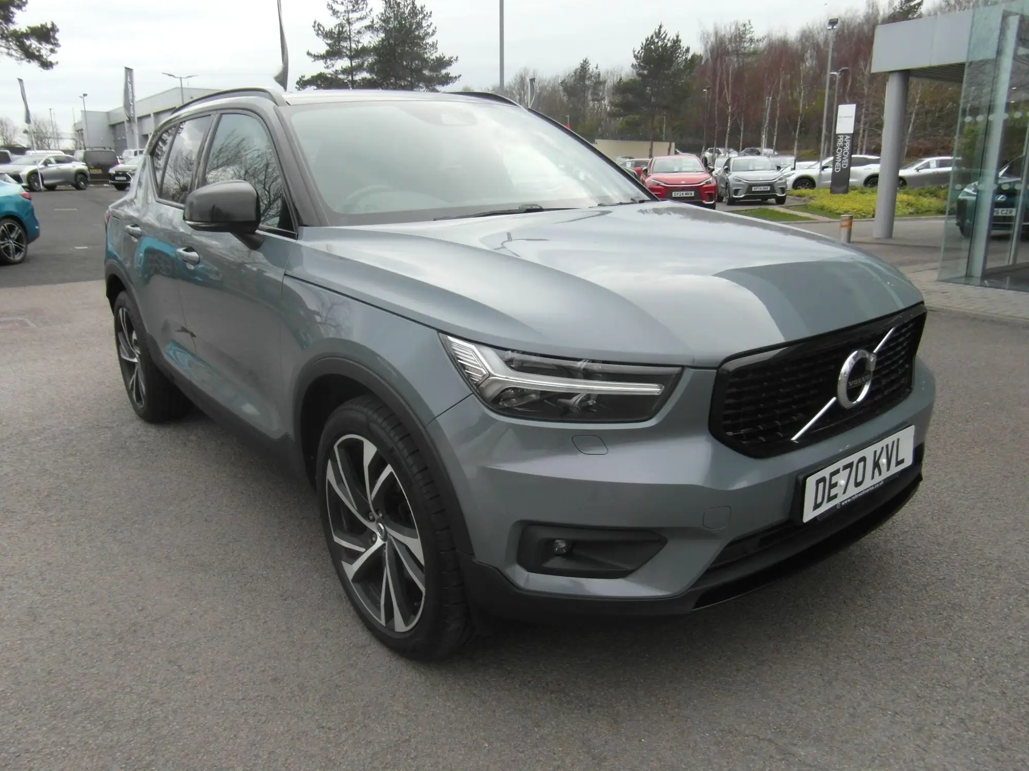 Volvo XC40 2.0 B4P R DESIGN Pro 5dr Auto DE70KVL Image 1