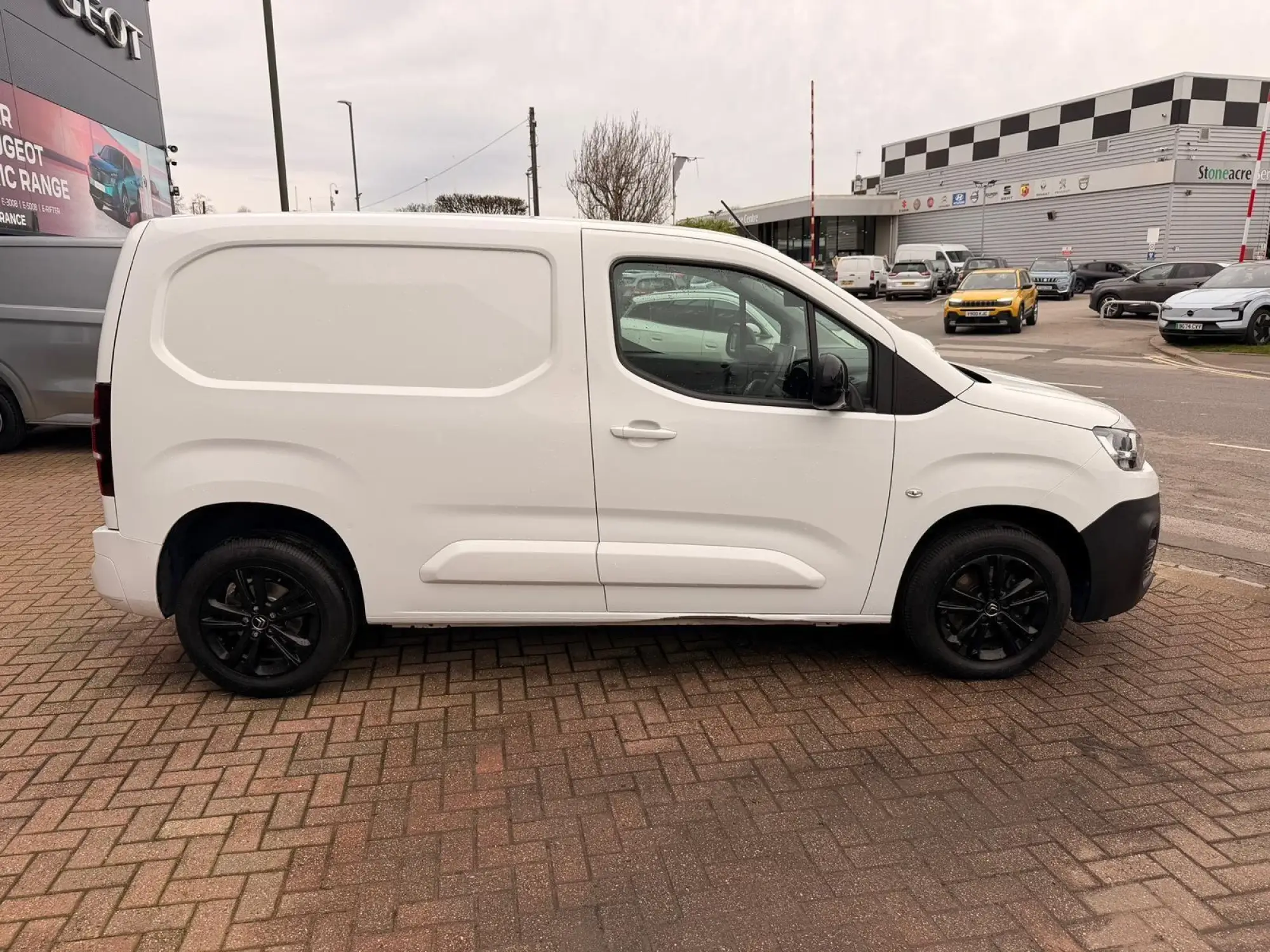 Citroen Berlingo 1.5 BlueHDi 1000 Driver M Pro SWB Euro 6 (s/s) 5dr YH22NWV Image 2