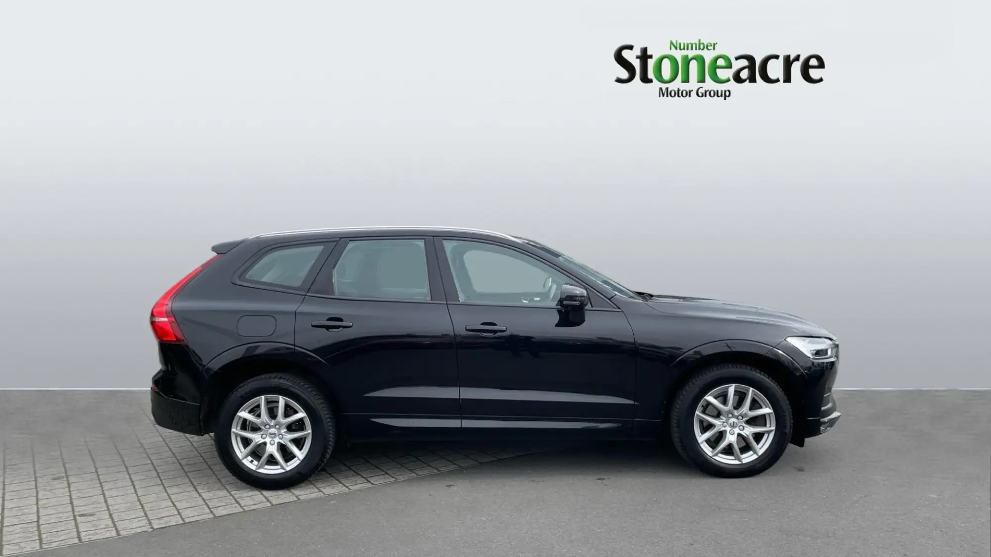 Volvo XC60 2.0 B4 MHEV Momentum Pro Auto AWD Euro 6 (s/s) 5dr AA12MOO Image 3