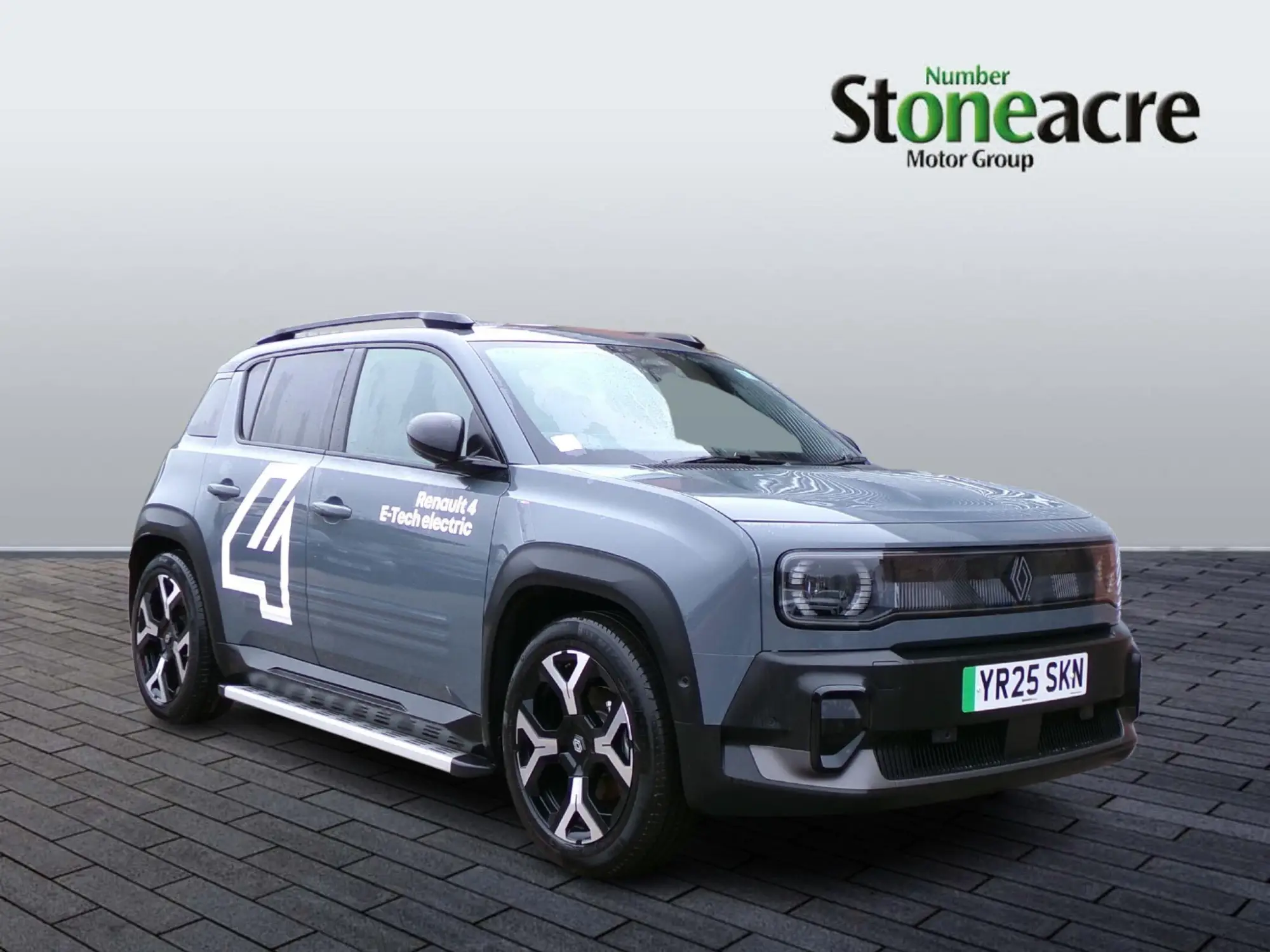 Renault 4 E-Tech Electric comfort range 52kWh techno Auto 5dr YR25SKN Image 1