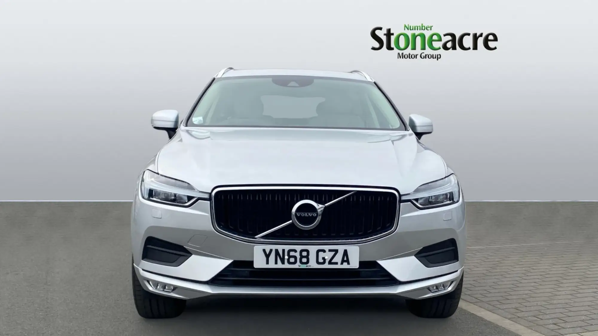 Volvo XC60 2.0 D4 Momentum Pro 5dr AWD Geartronic YN68GZA Image 2