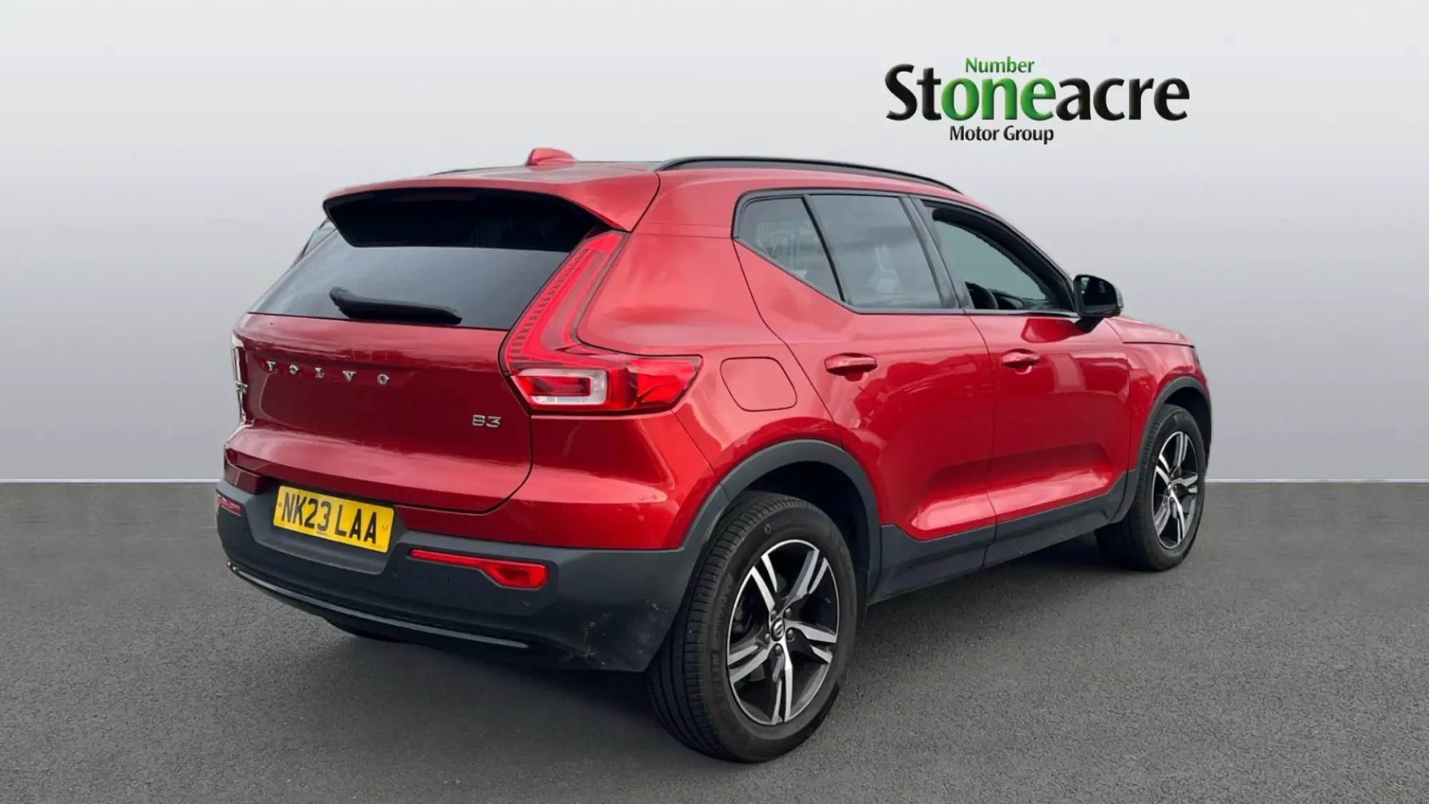 Volvo XC40 2.0 B3P Plus Dark 5dr Auto NK23LAA Image 2