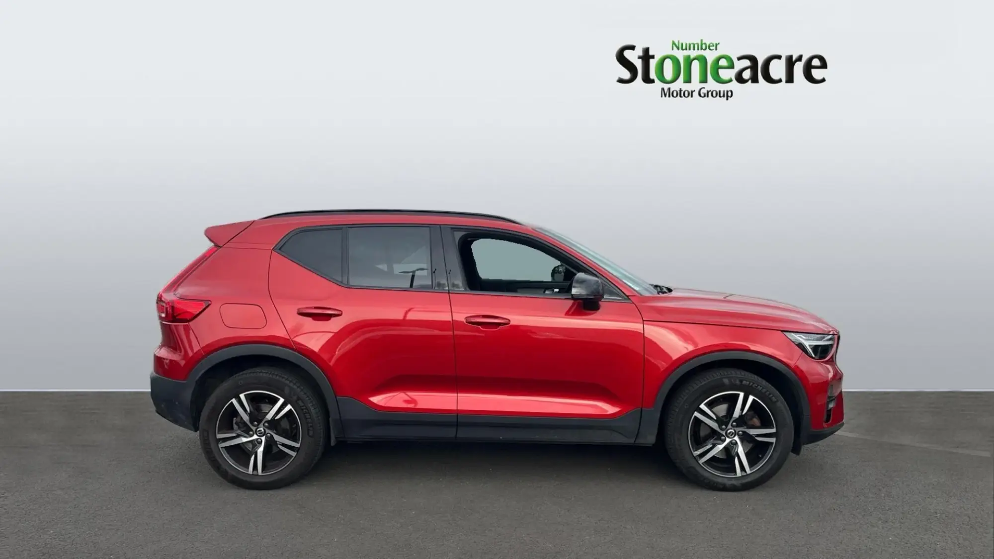 Volvo XC40 2.0 B3P Plus Dark 5dr Auto NK23LAA Image 3
