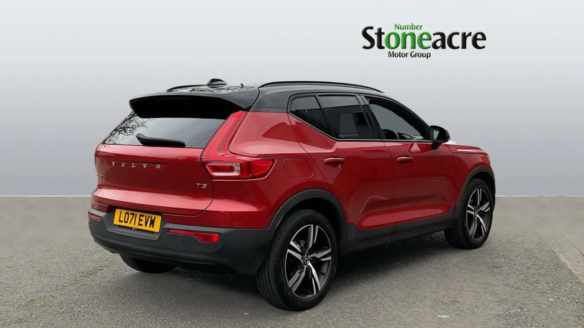 Volvo XC40 R-Design T3 (163 hp) Auto LO71EVW Image 2