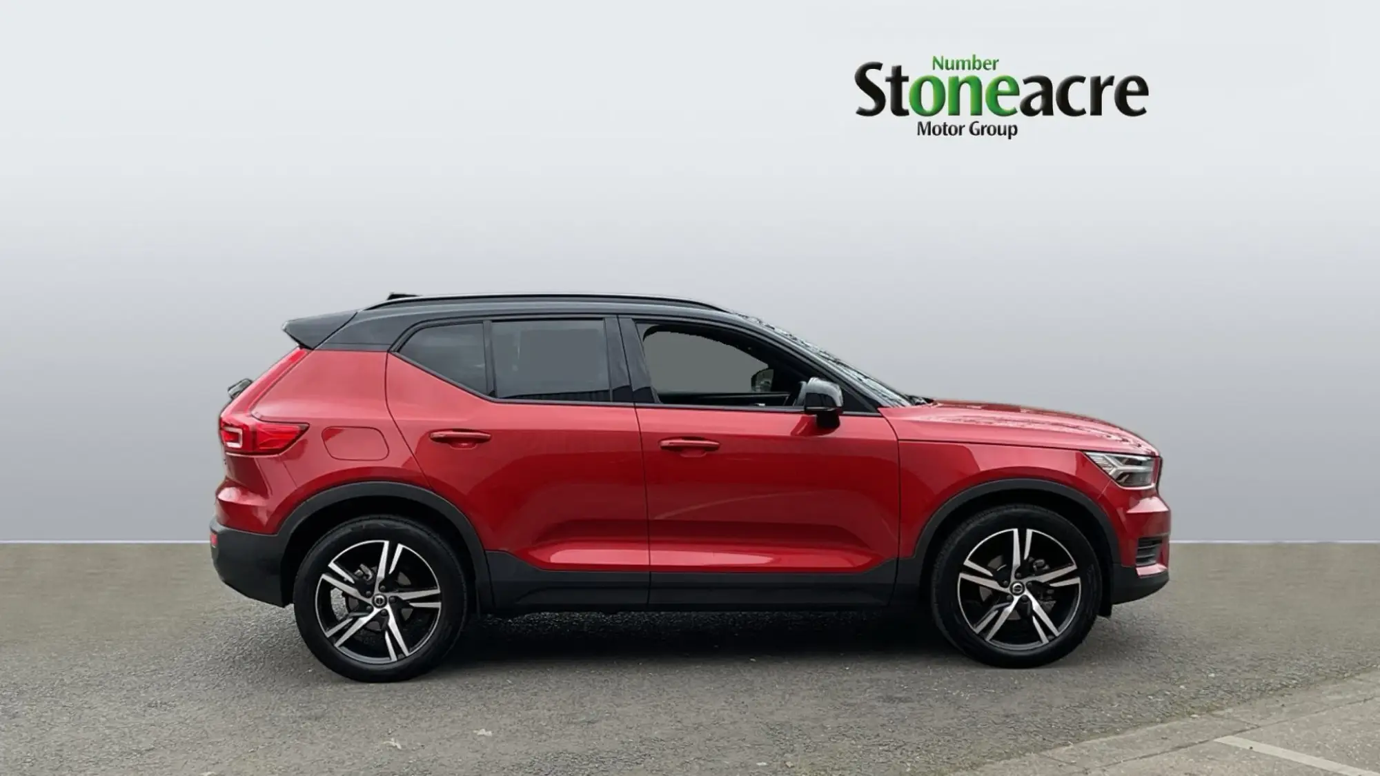 Volvo XC40 R-Design T3 (163 hp) Auto LO71EVW Image 3