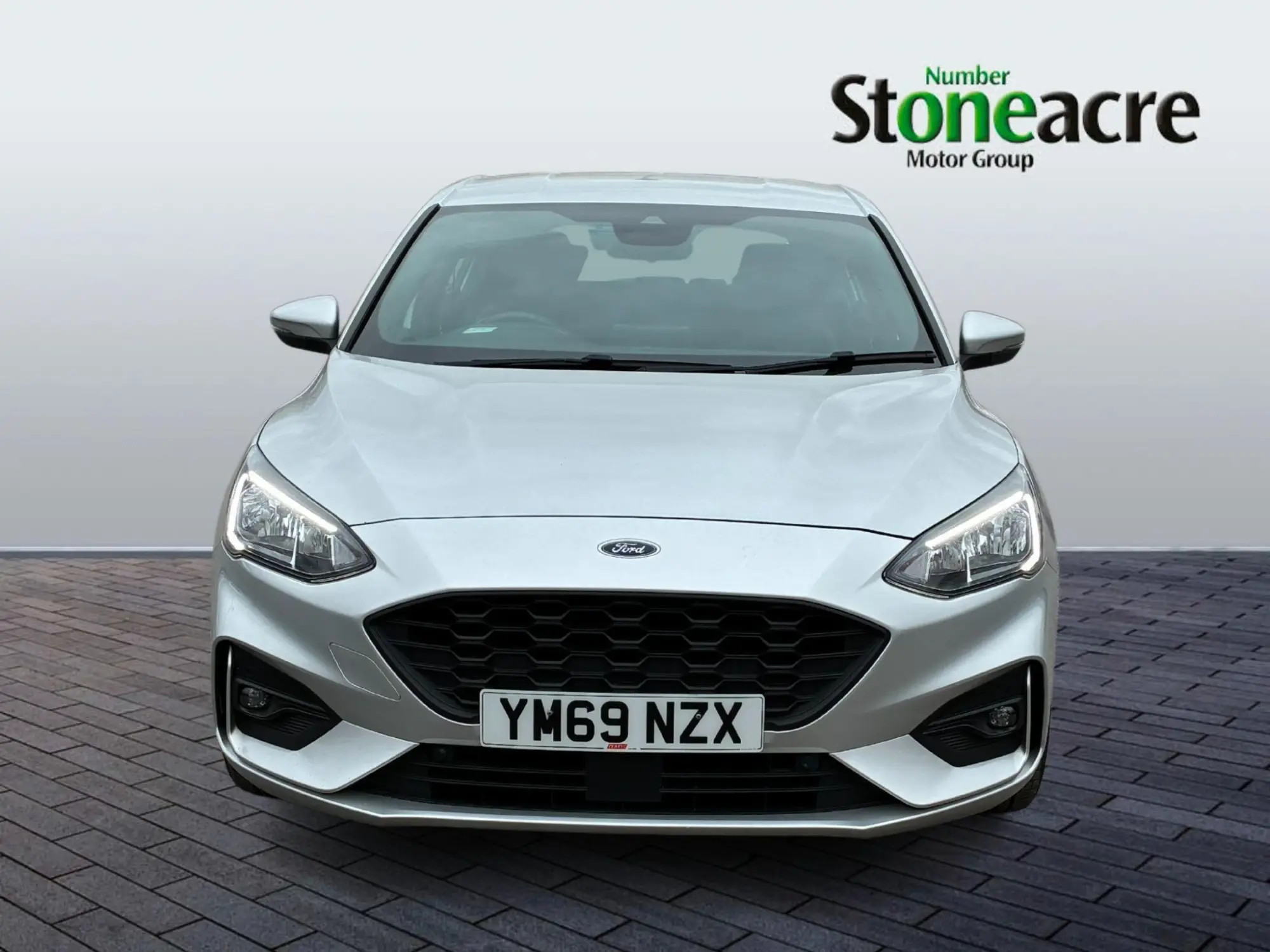 Ford Focus 1.0T EcoBoost ST-Line Euro 6 (s/s) 5dr YM69NZX Image 2