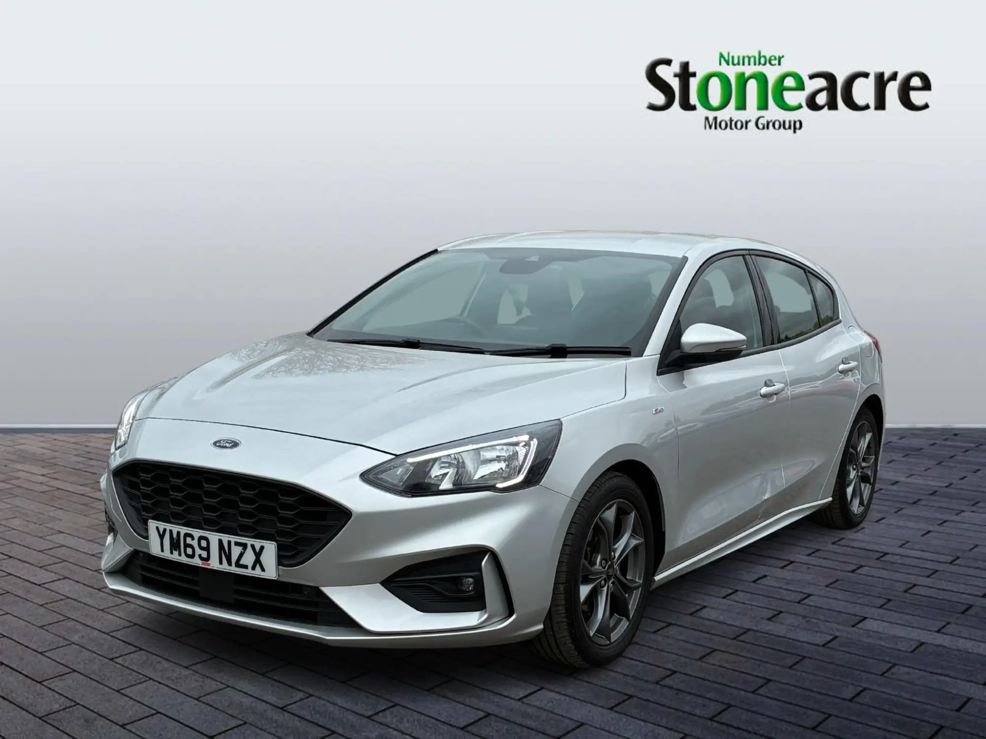 Ford Focus 1.0T EcoBoost ST-Line Euro 6 (s/s) 5dr YM69NZX Image 3