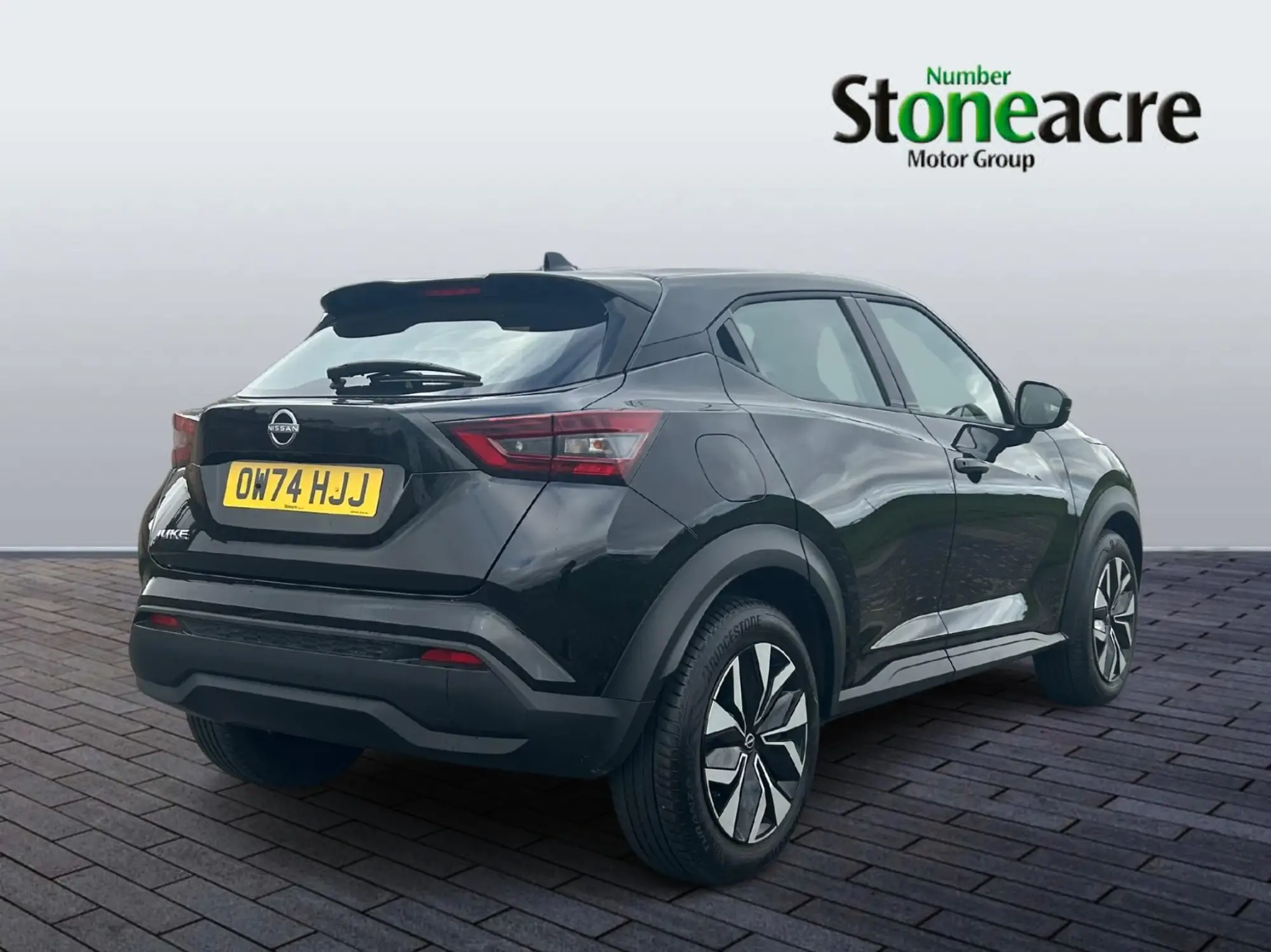 Nissan Juke 1.0 DIG-T Acenta Premium Euro 6 (s/s) 5dr OW74HJJ Image 3