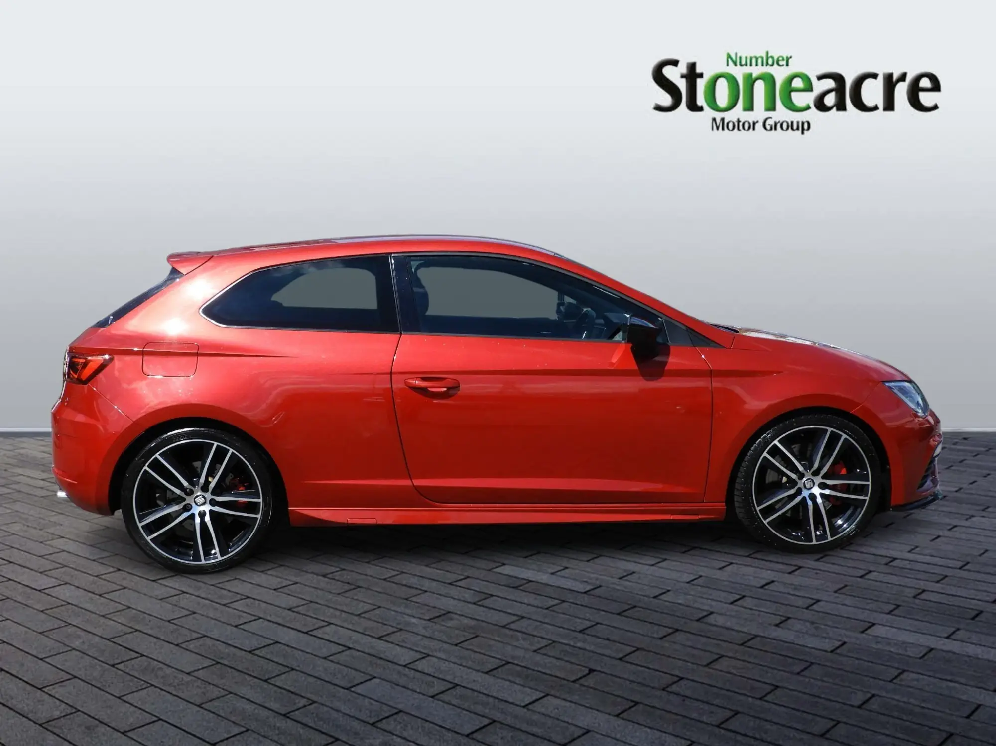 SEAT Leon 2.0 TSI Cupra 300 Sport Coupe Euro 6 (s/s) 3dr NK18VMP Image 2