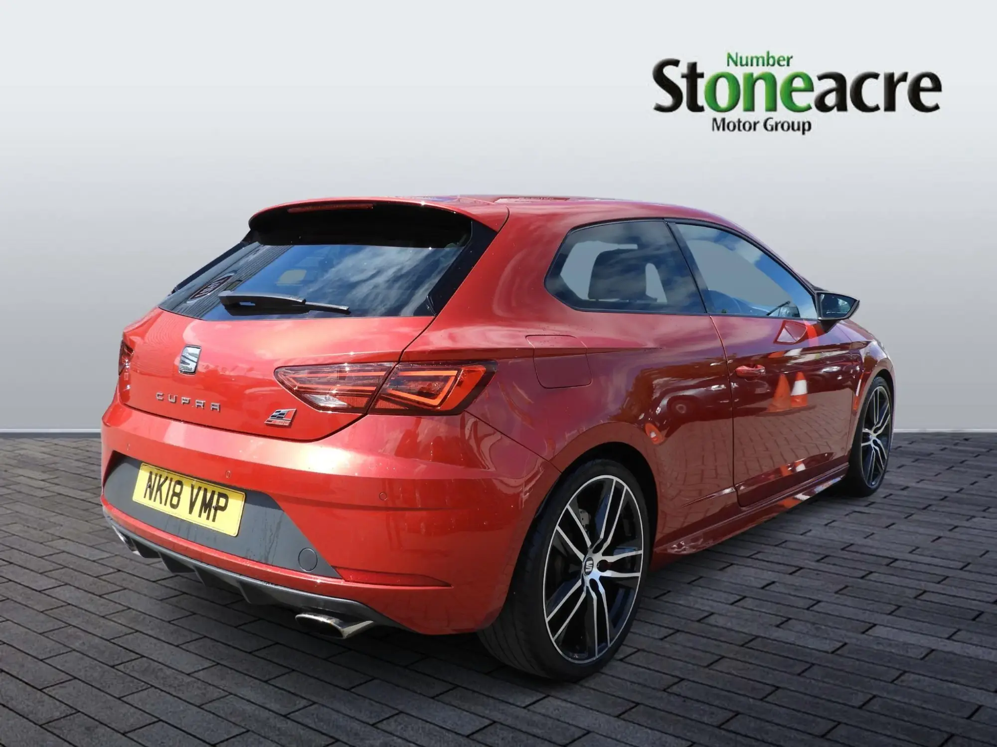 SEAT Leon 2.0 TSI Cupra 300 Sport Coupe Euro 6 (s/s) 3dr NK18VMP Image 3