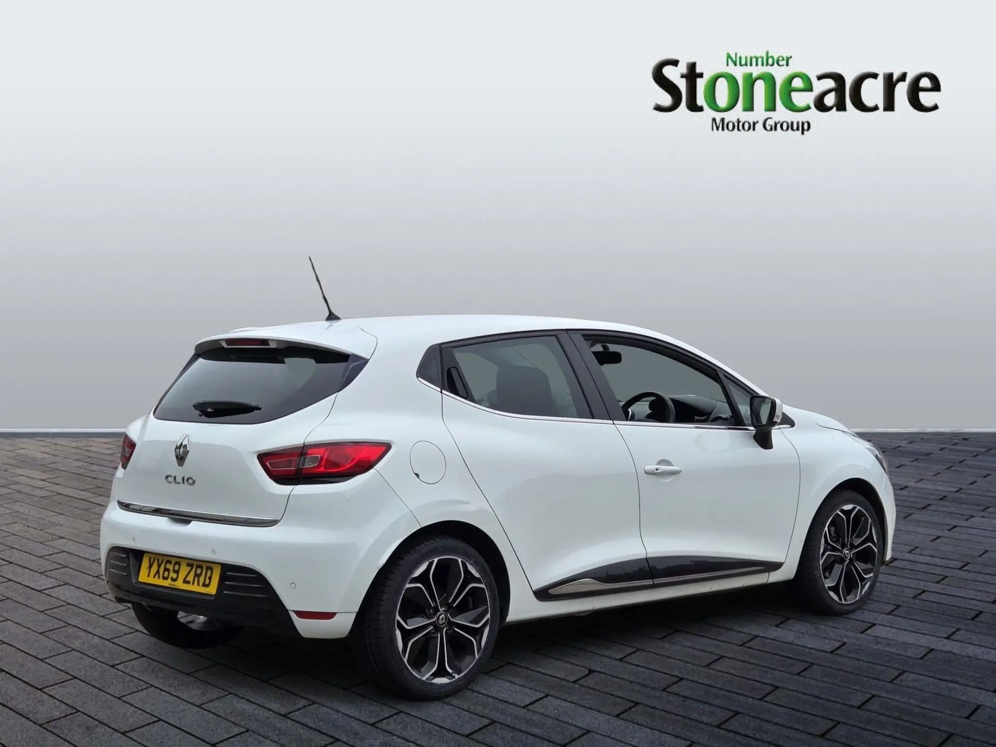 Renault Clio Iconic TCe 90 MY18 YX69ZRD Image 3