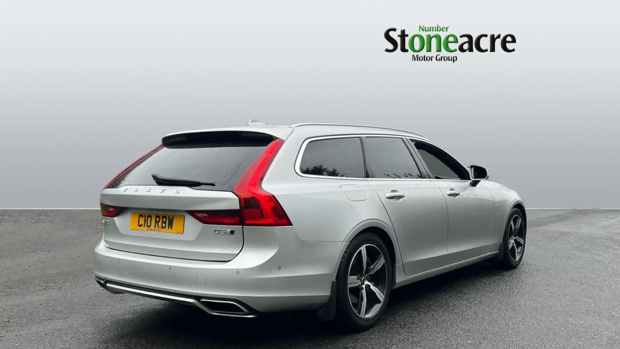 Volvo V90 2.0 D5 PowerPulse R-Design Pro Auto AWD Euro 6 (s/s) 5dr C10RBW Image 2