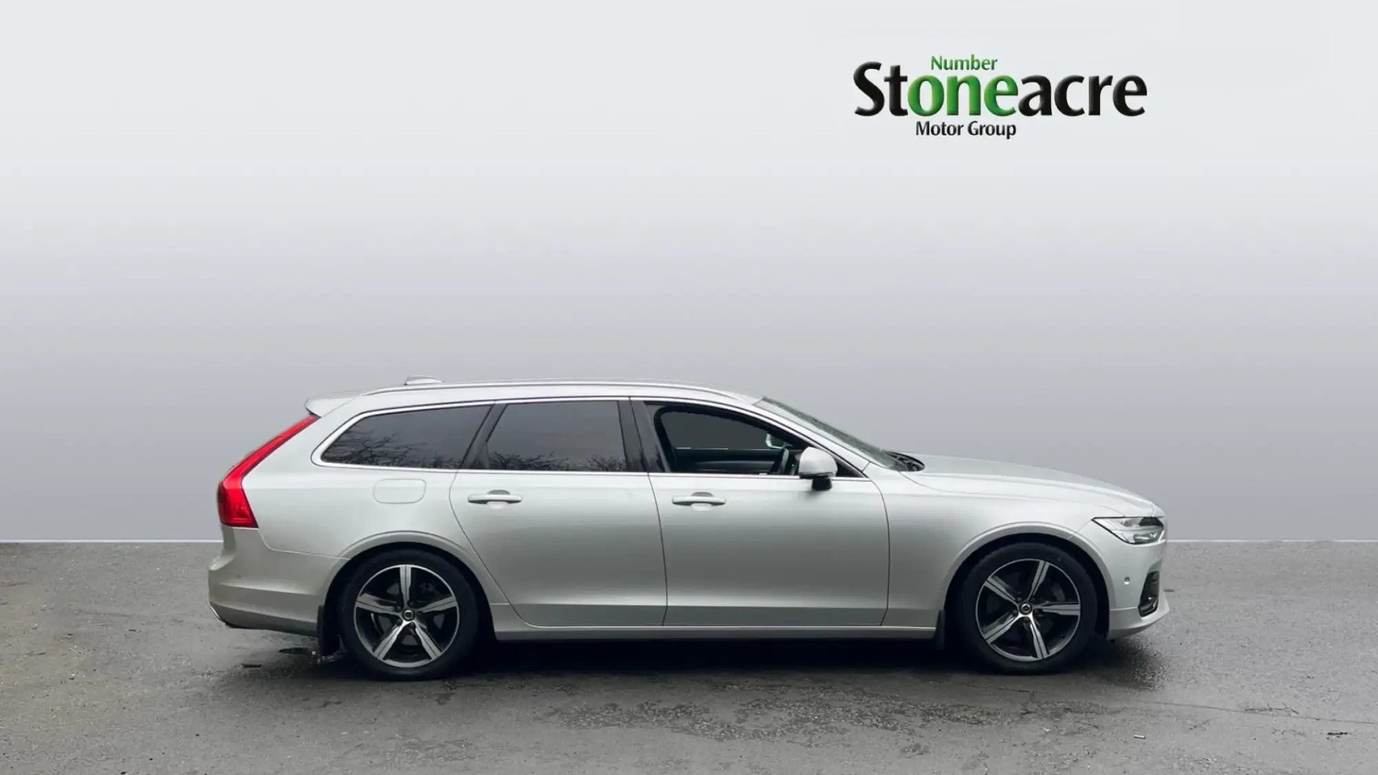 Volvo V90 2.0 D5 PowerPulse R-Design Pro Auto AWD Euro 6 (s/s) 5dr C10RBW Image 3