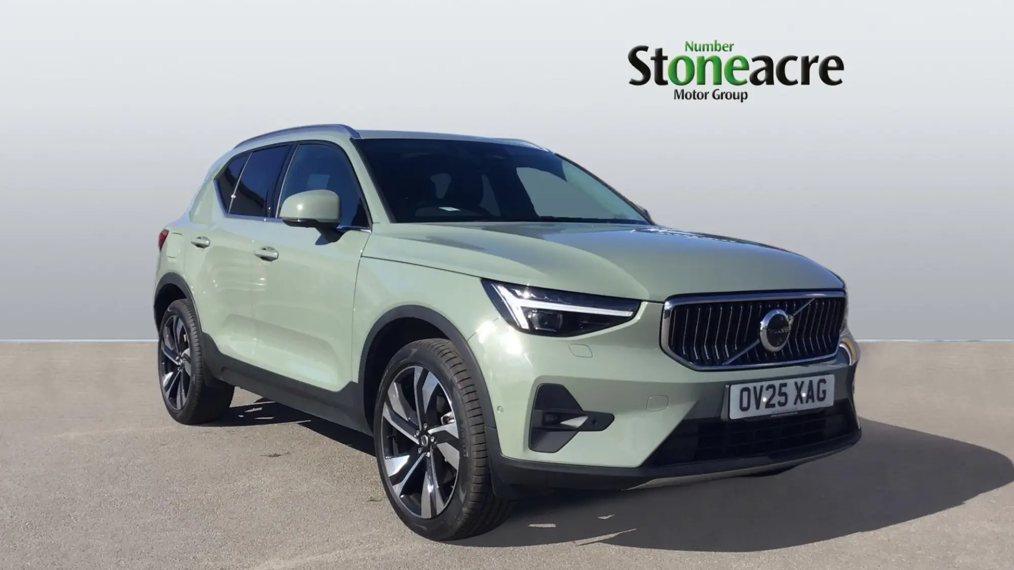 Volvo XC40 2.0 B3 MHEV Ultra Bright DCT Auto Euro 6 (s/s) 5dr OV25XAG Image 1