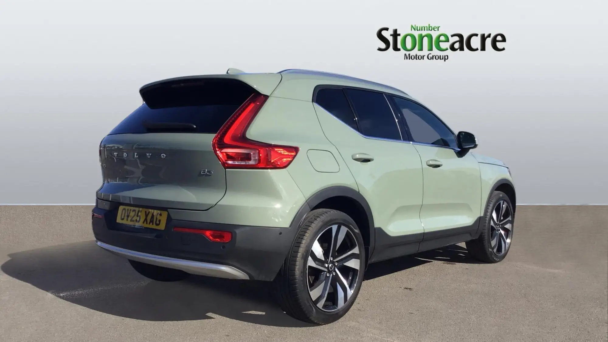 Volvo XC40 2.0 B3 MHEV Ultra Bright DCT Auto Euro 6 (s/s) 5dr OV25XAG Image 2