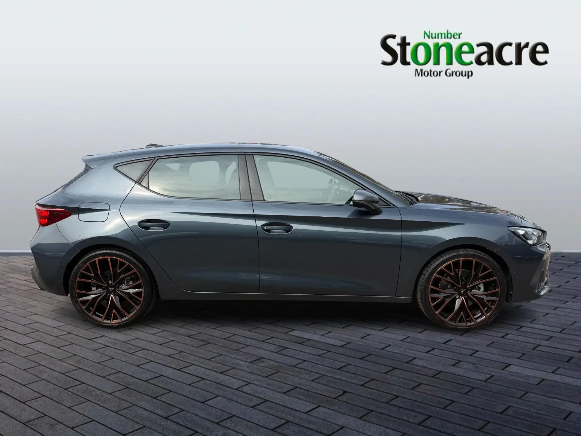 CUPRA Leon 1.5 eHybrid 25.8kWh V3 DSG Euro 6 (s/s) 5dr AF75UUX Image 2