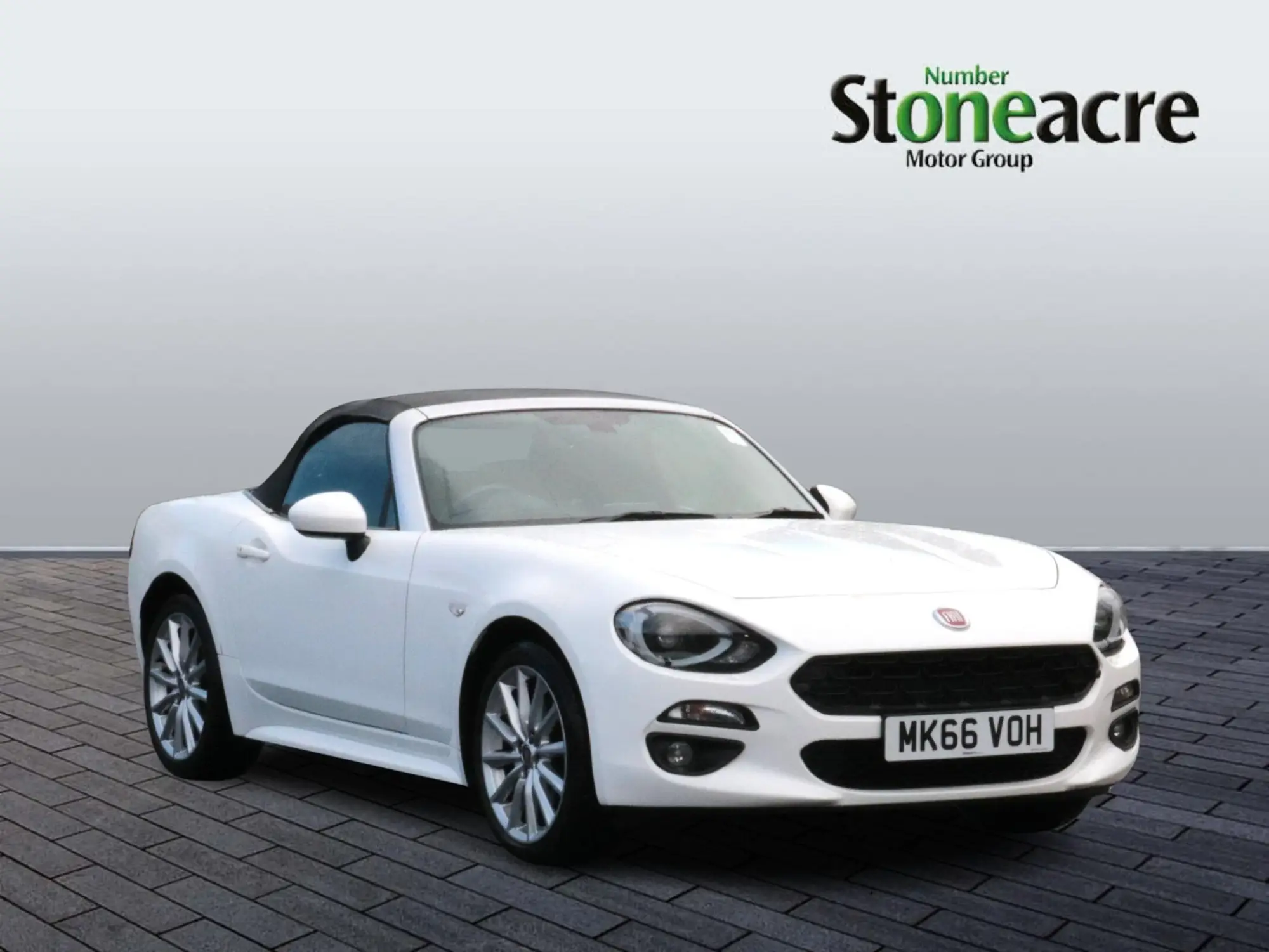 Fiat 124 Spider 1.4 MultiAir Lusso Plus Euro 6 2dr MK66VOH Image 1