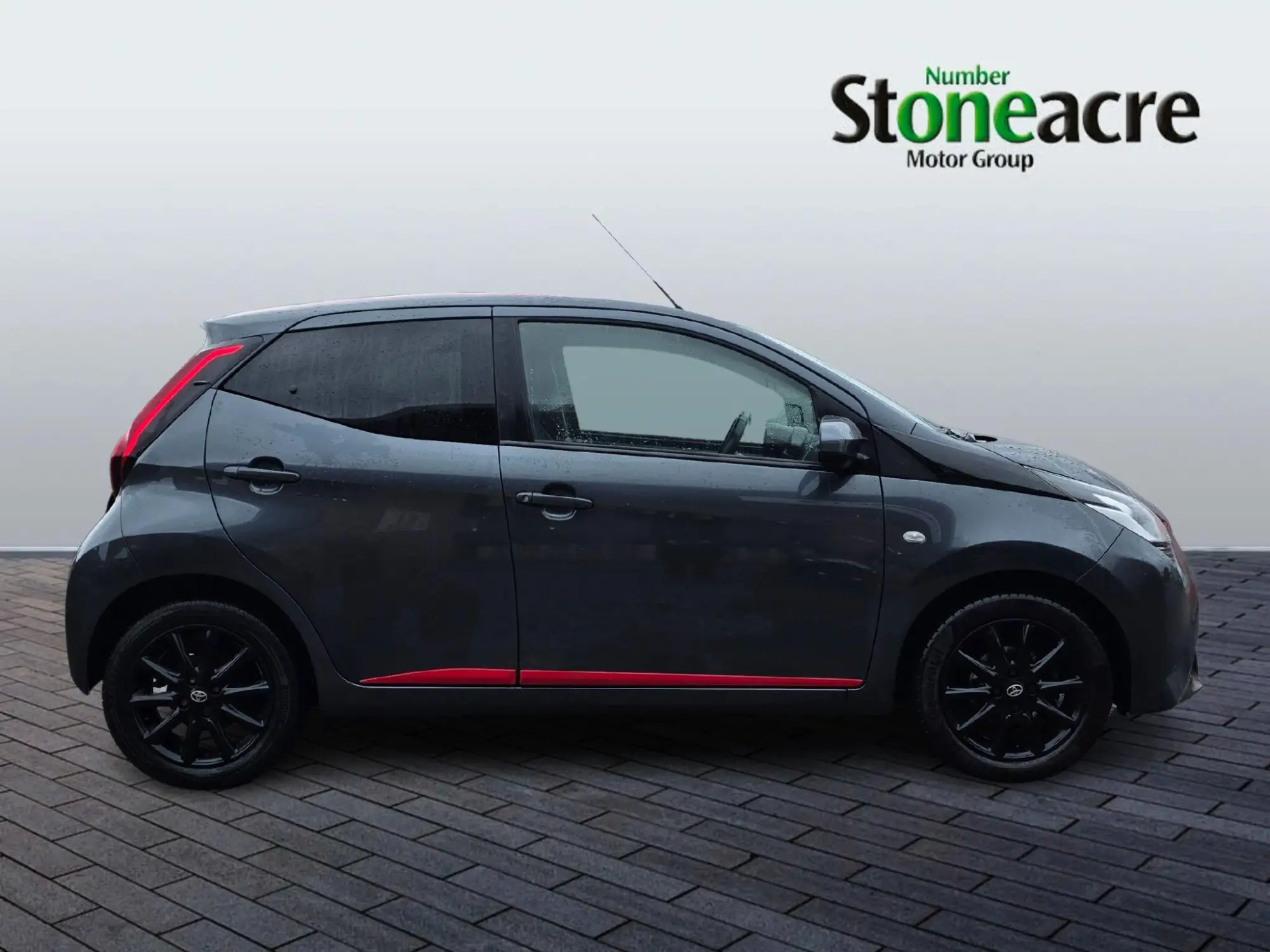 Toyota Aygo 1.0 VVT-i x-press Hatchback 5dr Petrol Manual Euro 6 (71 ps) WV68KXE Image 2