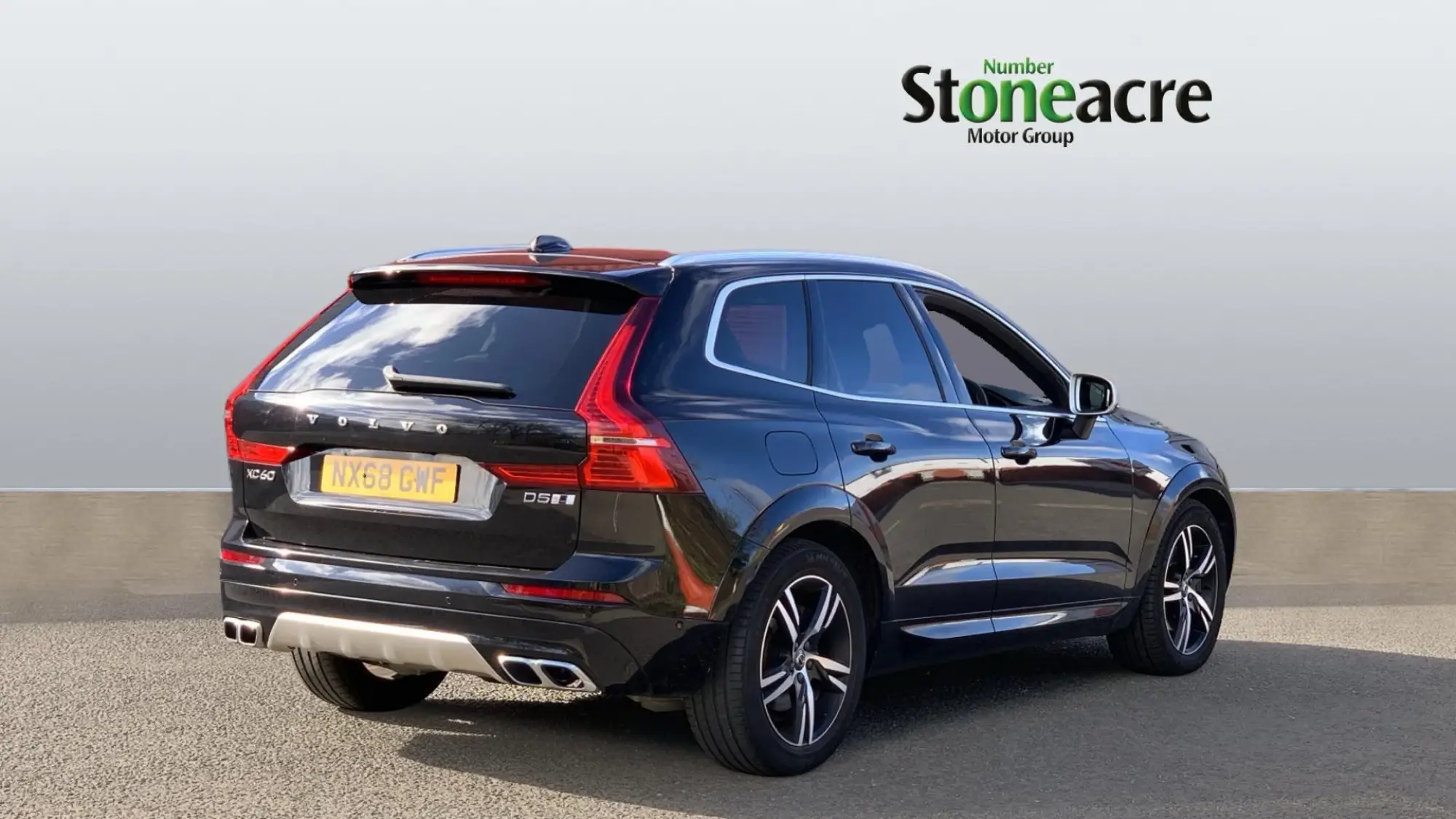 Volvo XC60 2.0 D5 PowerPulse R-Design Pro Auto AWD Euro 6 (s/s) 5dr NX68GWF Image 2