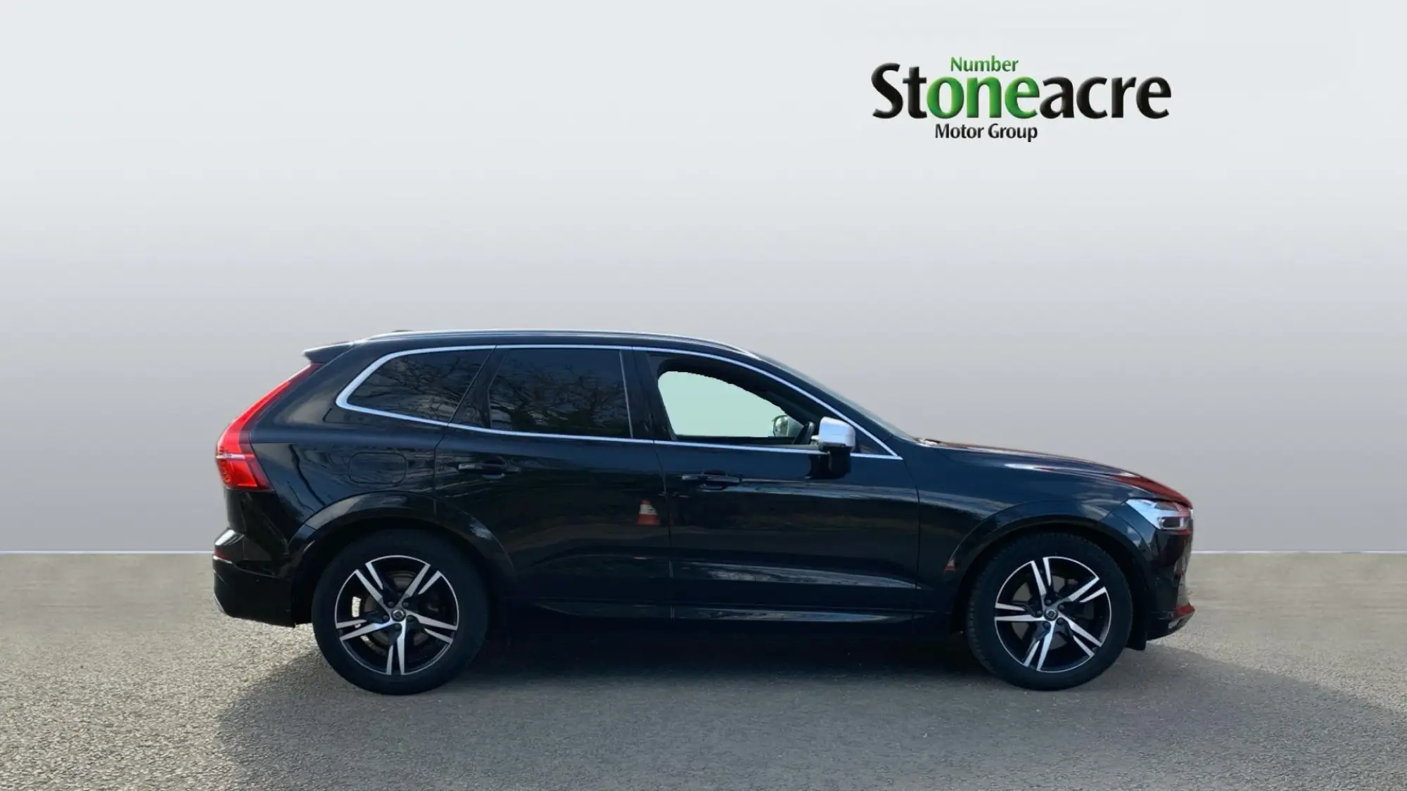 Volvo XC60 2.0 D5 PowerPulse R-Design Pro Auto AWD Euro 6 (s/s) 5dr NX68GWF Image 3