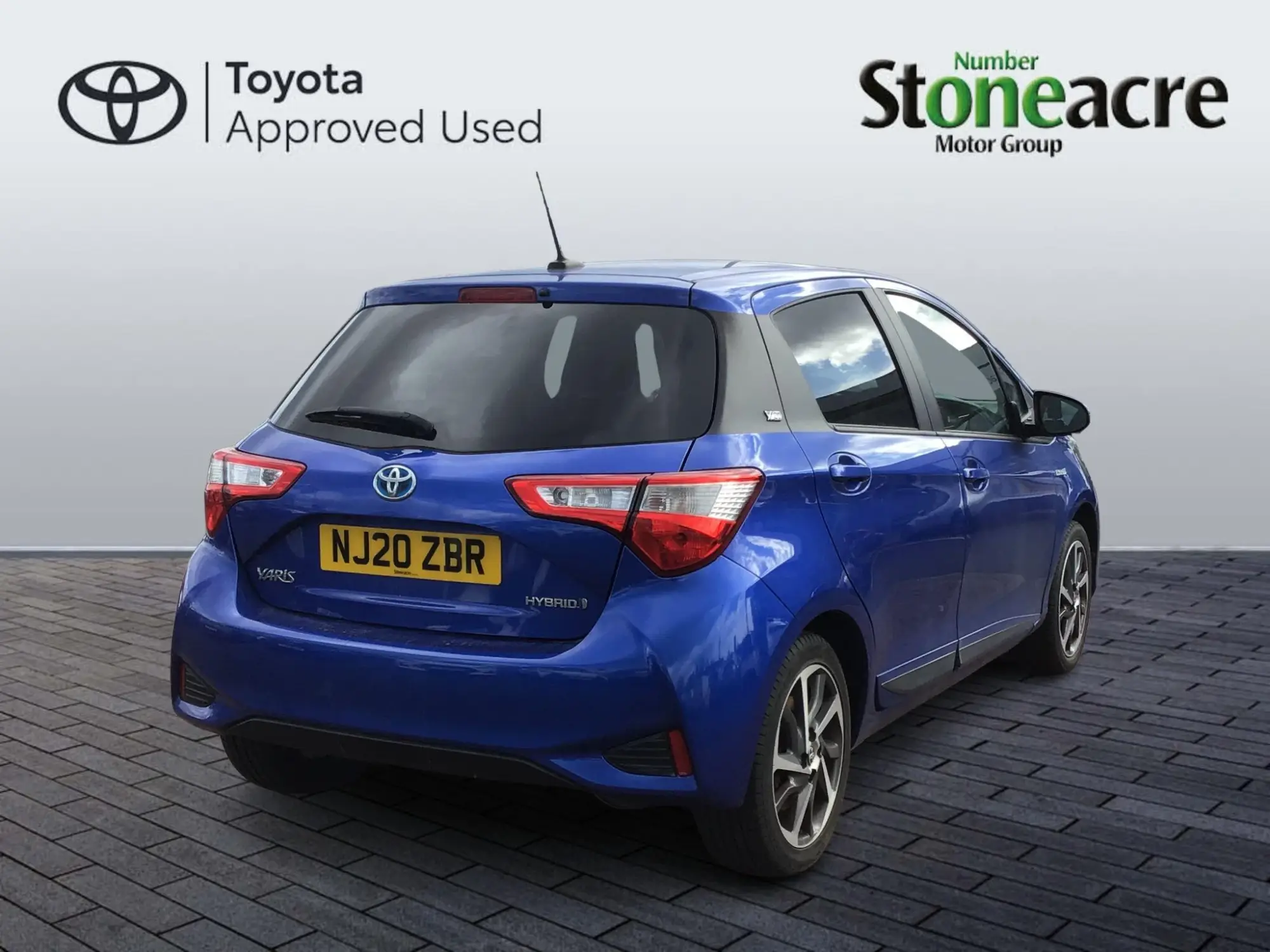 Toyota Yaris 1.5 VVT-h Y20 Bi-tone E-CVT Euro 6 (s/s) 5dr NJ20ZBR Image 2