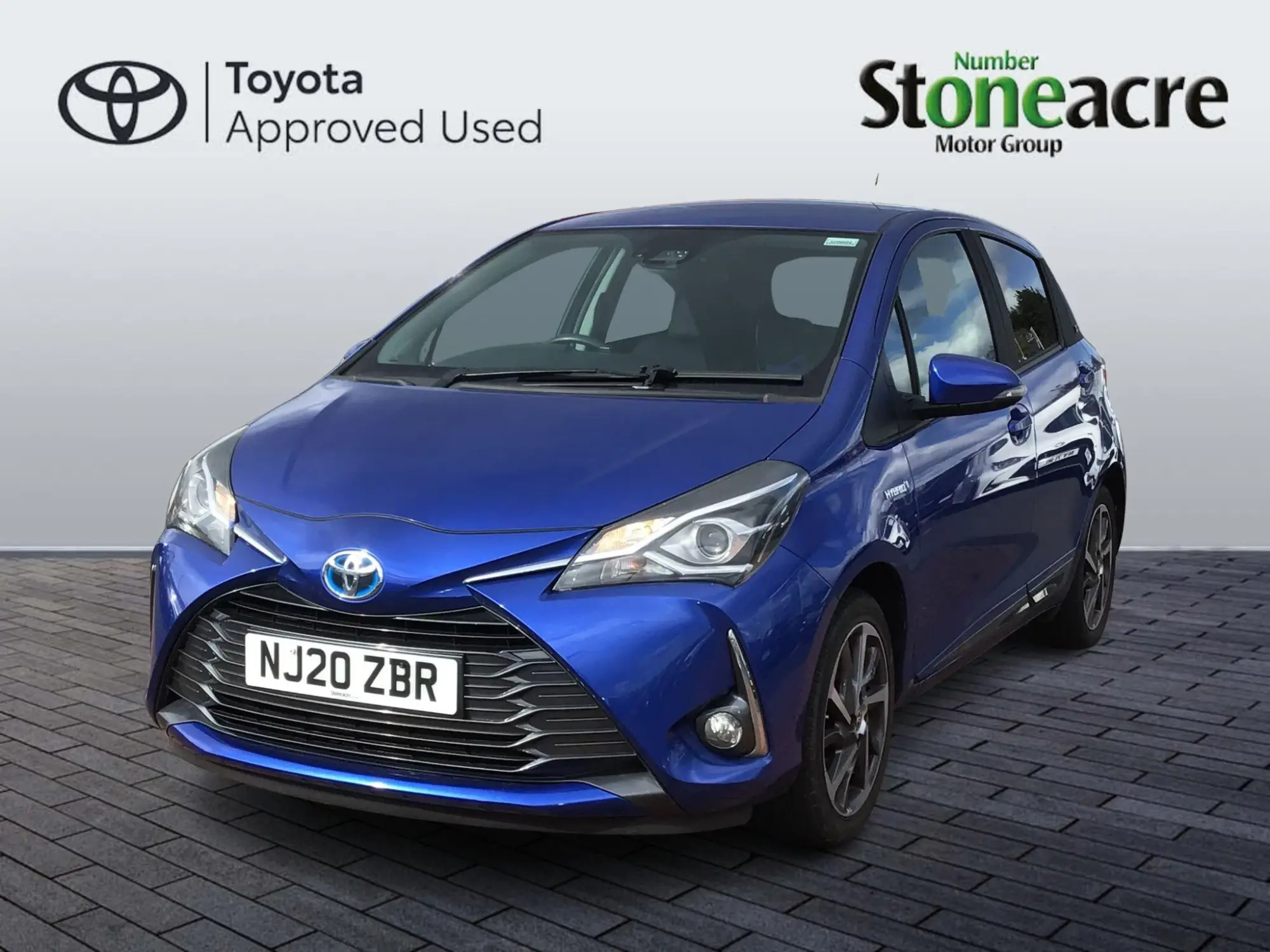 Toyota Yaris 1.5 VVT-h Y20 Bi-tone E-CVT Euro 6 (s/s) 5dr NJ20ZBR Image 3