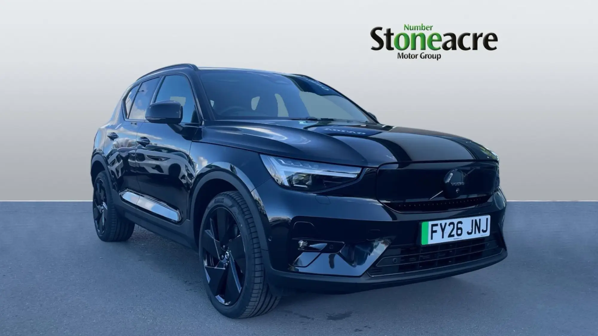 Volvo EX40 Single Motor Extended Range 82kWh Ultra Black Edition Auto 5dr FY26JNJ Image 1