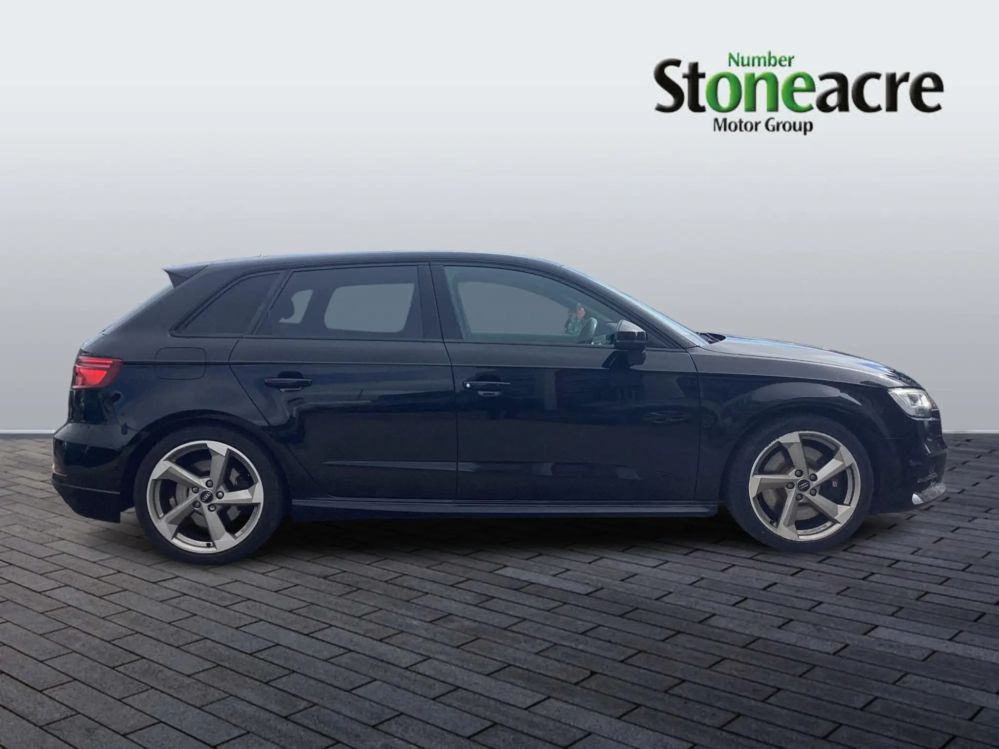 Audi S3 2.0 TFSI Black Edition Sportback S Tronic quattro Euro 6 (s/s) 5dr DV17TTU Image 2