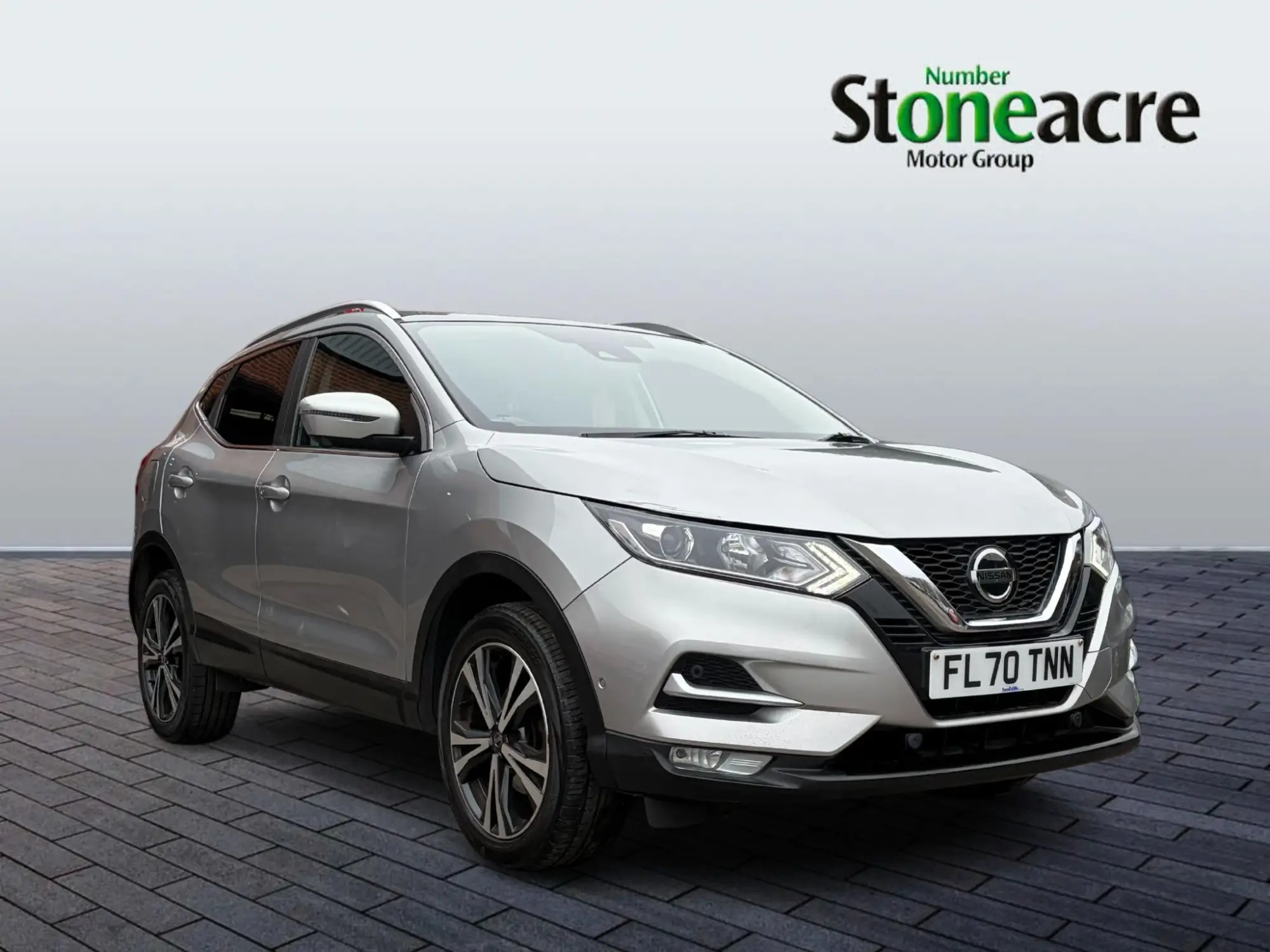 Nissan Qashqai 1.3 DiG-T N-Connecta 5dr FL70TNN Image 1