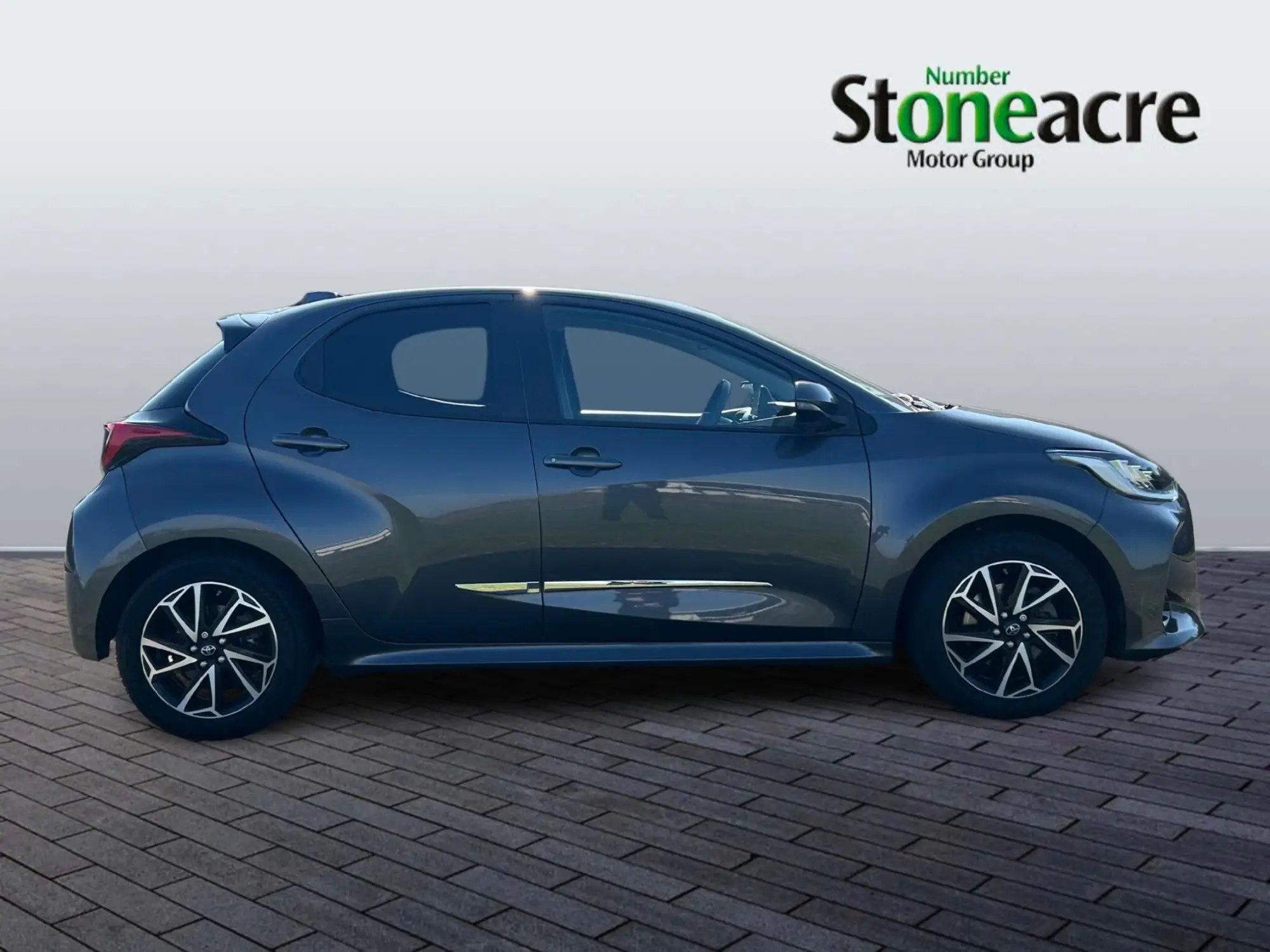 Toyota Yaris 1.5 Hybrid Design 5dr CVT DF23CXX Image 2