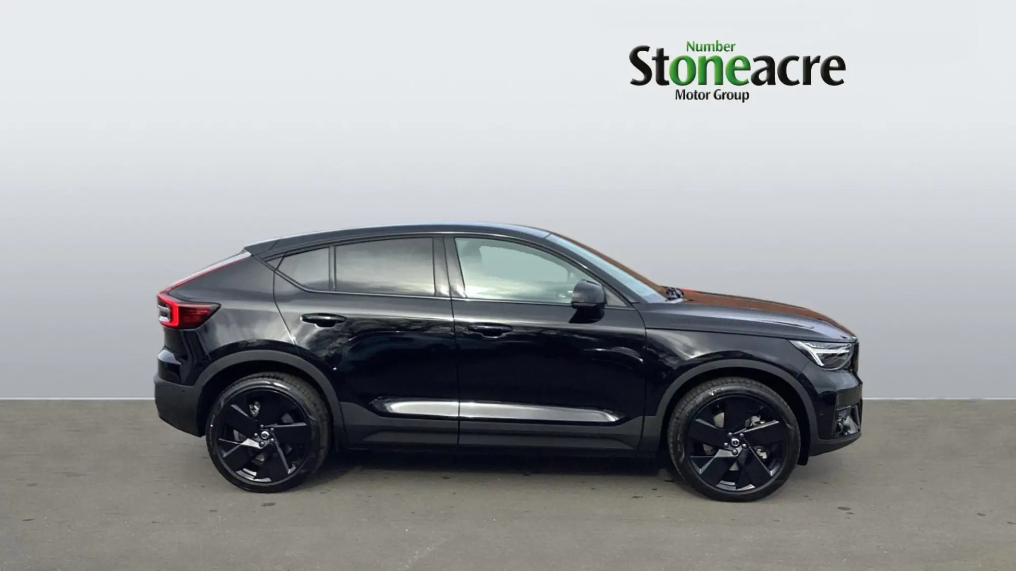 Volvo EC40 Single Motor Extended Range 82kWh Ultra Black Edition Auto 5dr YR26XSY Image 3