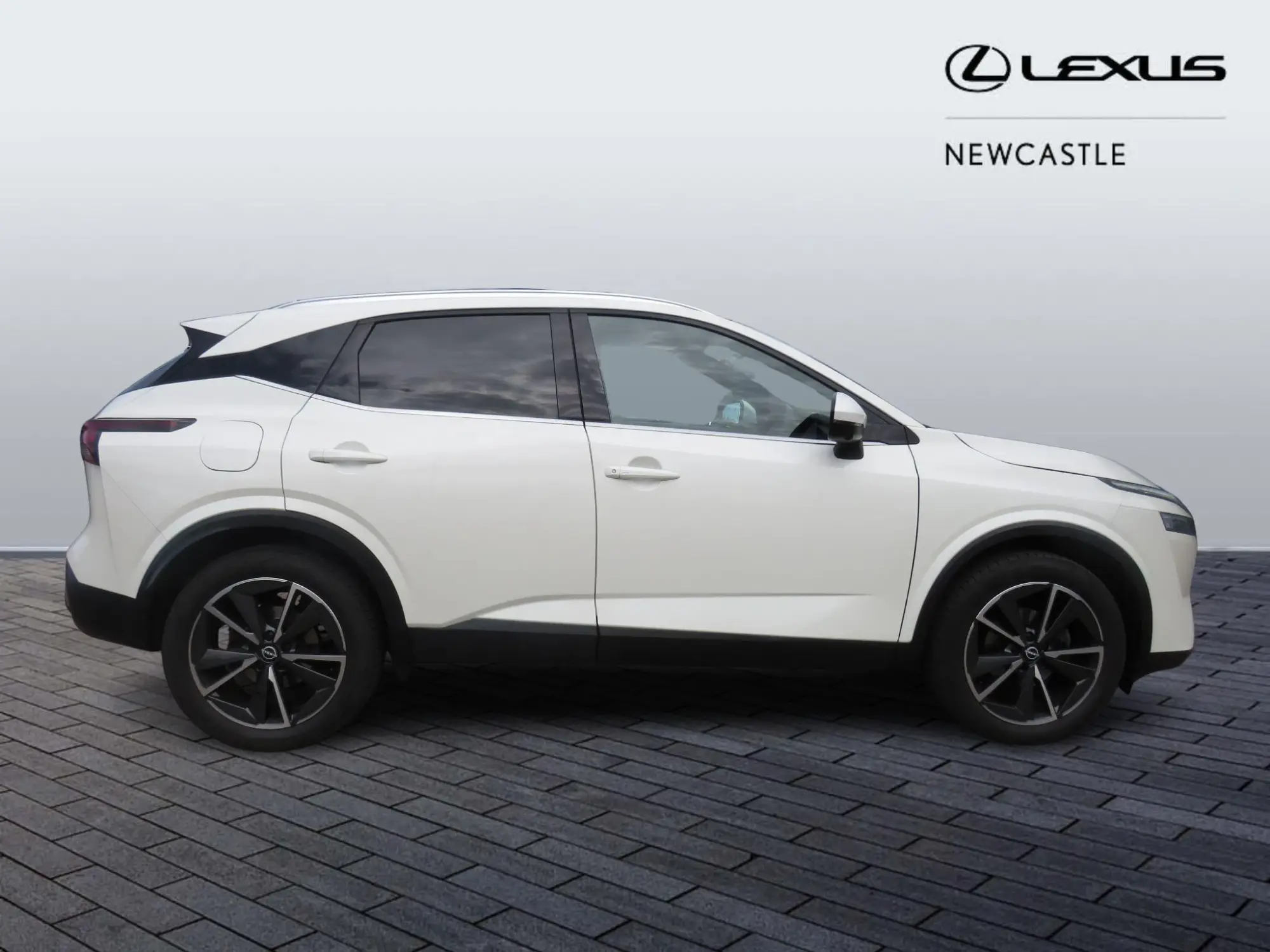 Nissan Qashqai 1.3 DiG-T MH Tekna 5dr OW72VZV Image 2