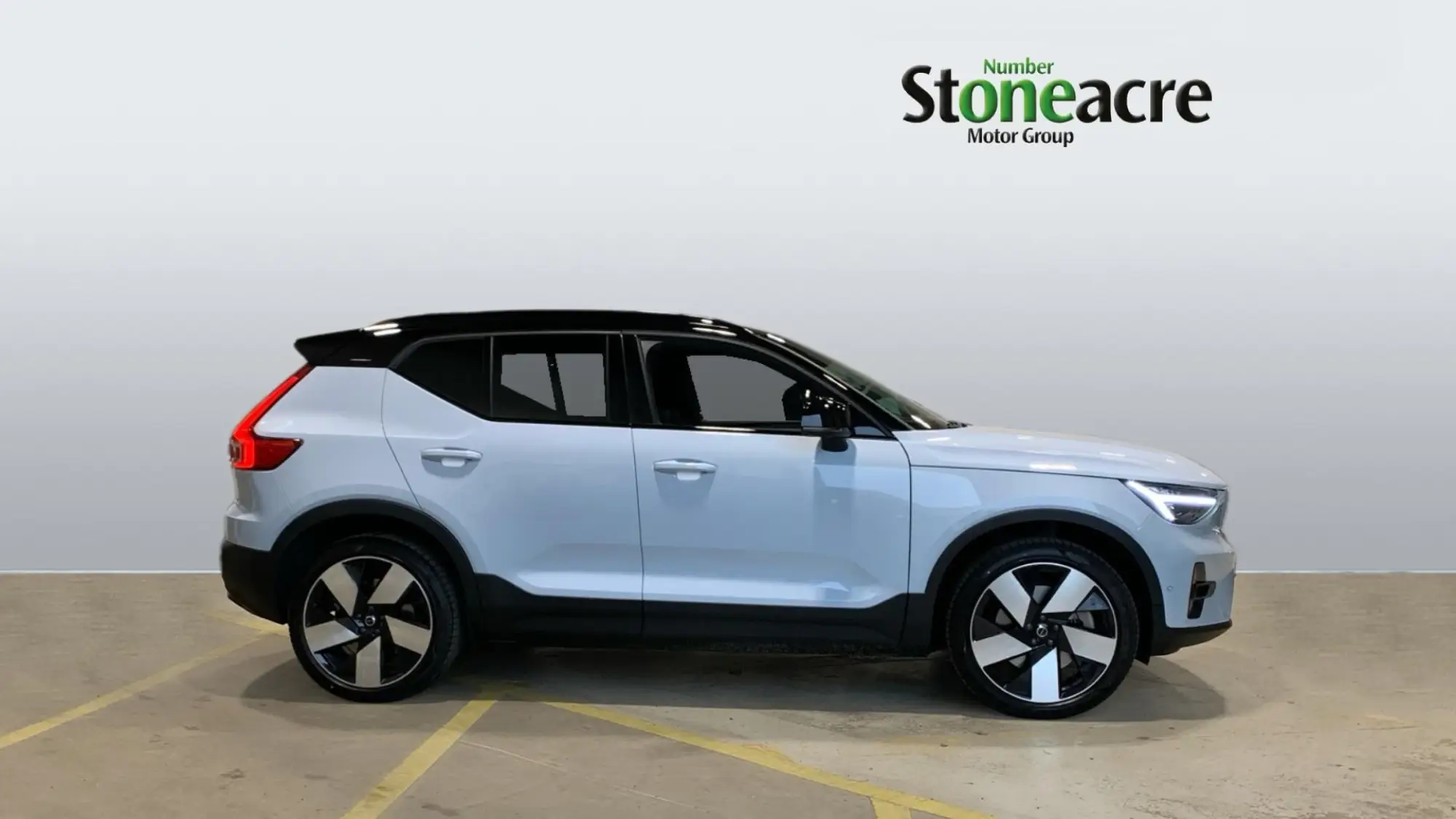 Volvo EX40 Single Motor Extended Range 82kWh Ultra Auto 5dr NL26FWC Image 3