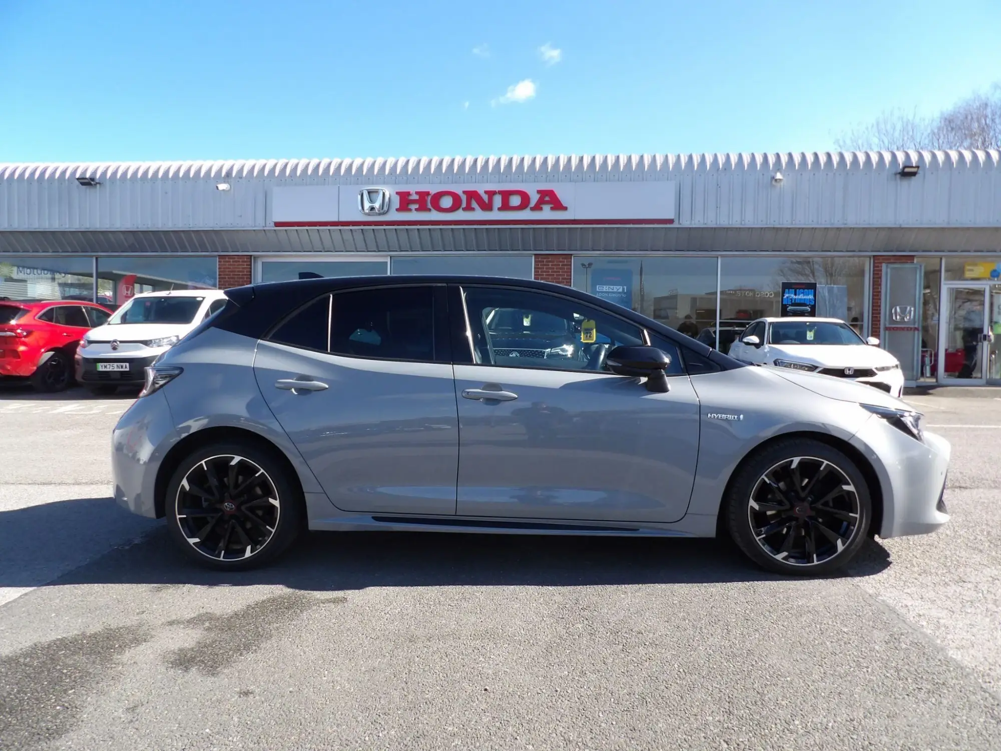 Toyota Corolla Hatchback 1.8 VVT-i Hybrid GR Sport 5dr CVT FL71MWJ Image 2