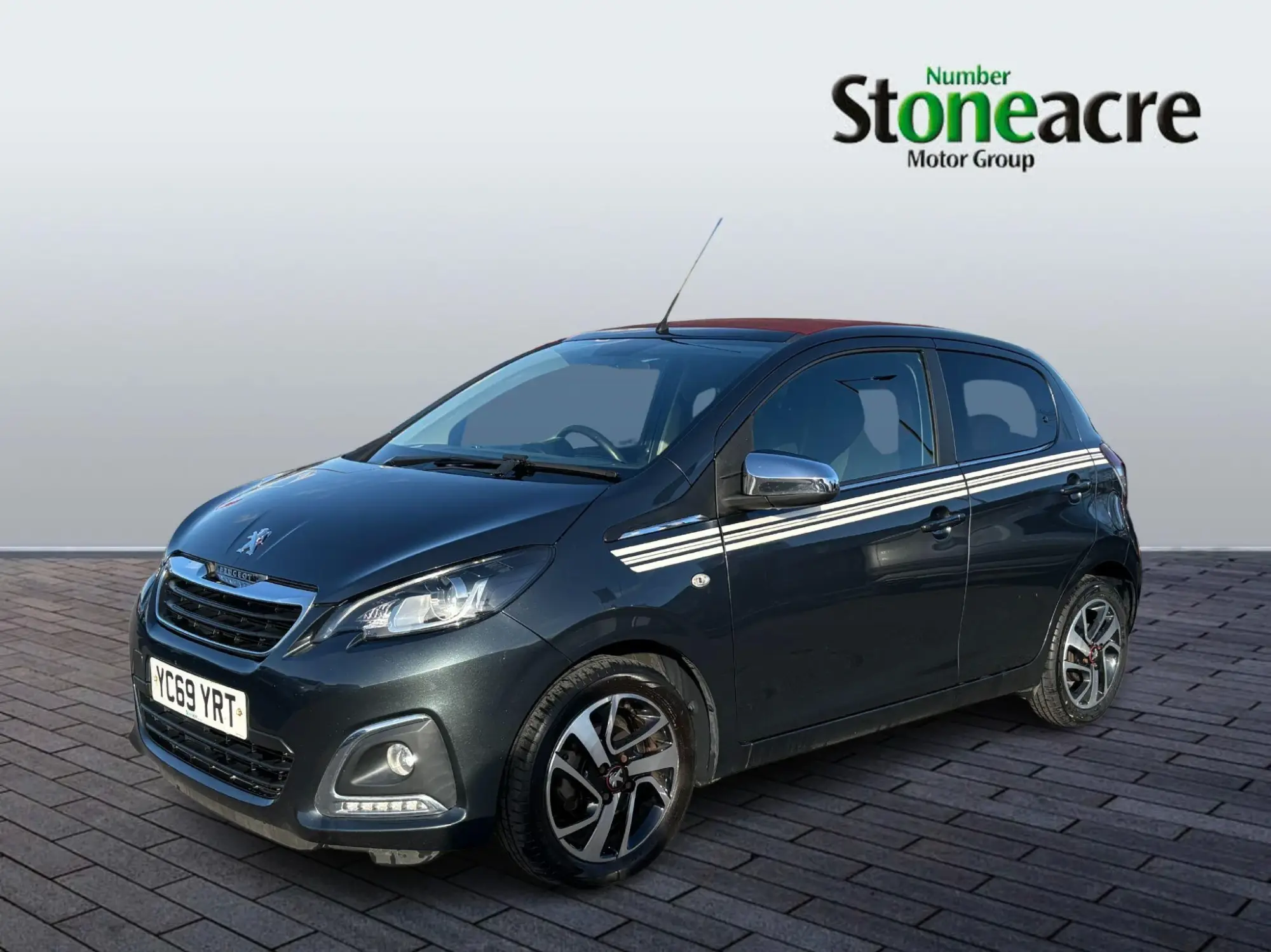 Peugeot 108 Top! Cabrio 1.0 Collection Top! 5dr Petrol Manual Euro 6 (s/s) (72 ps) YC69YRT Image 3