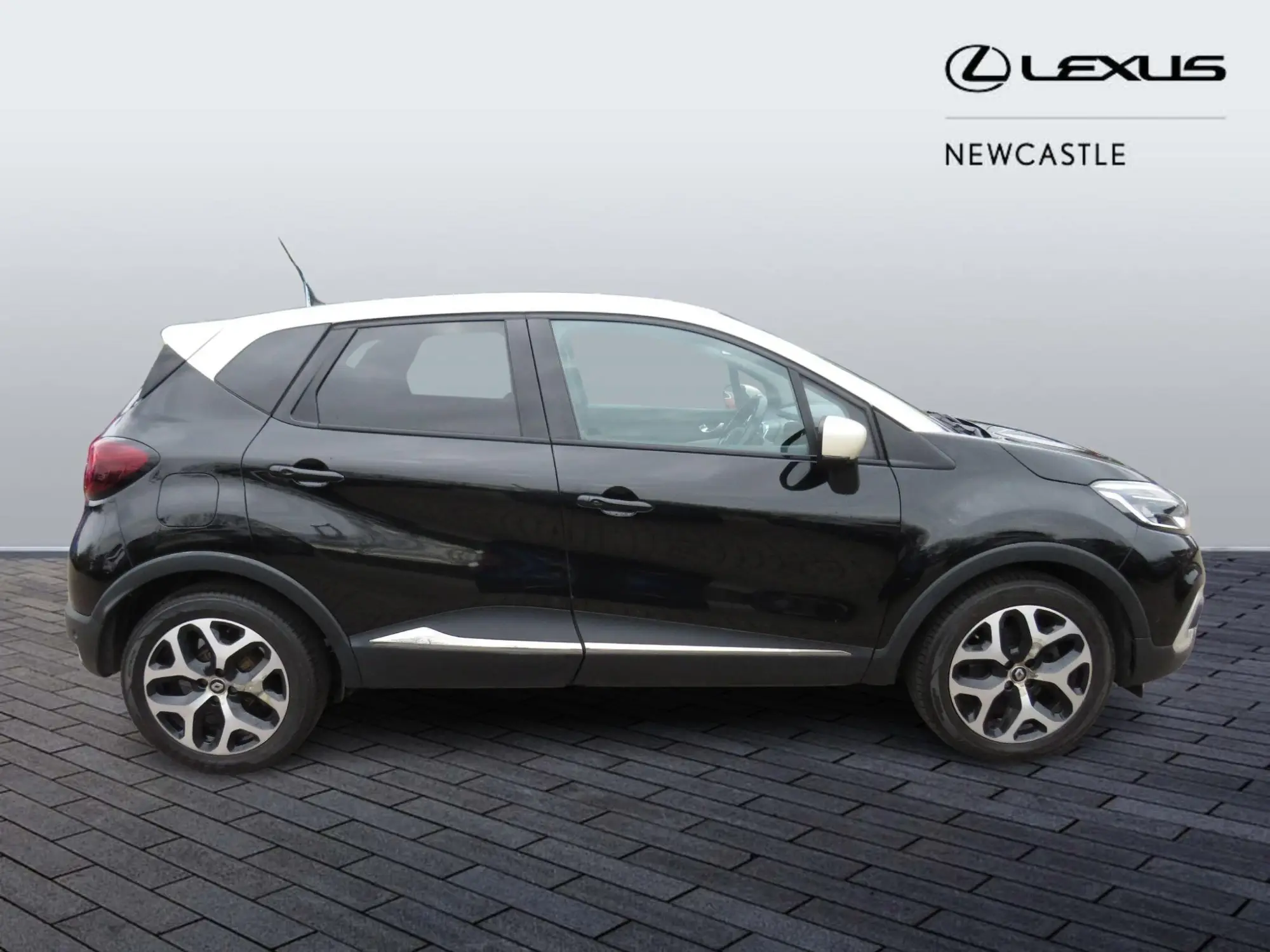 Renault Captur GT Line dCi 90 MY18 HK19SYF Image 2