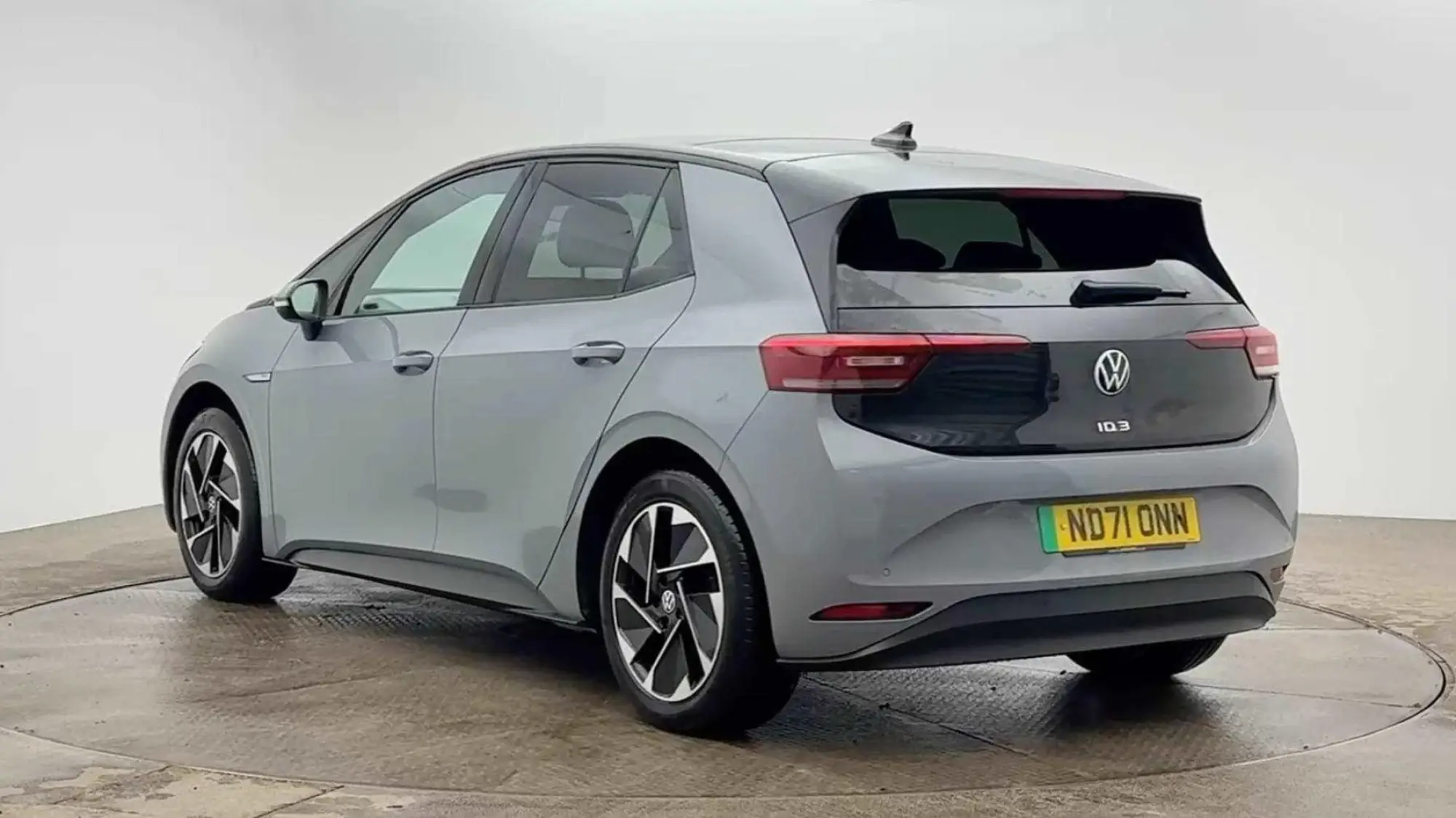 Volkswagen ID.3 Pro 58kWh Family Auto 5dr ND71ONN Image 3