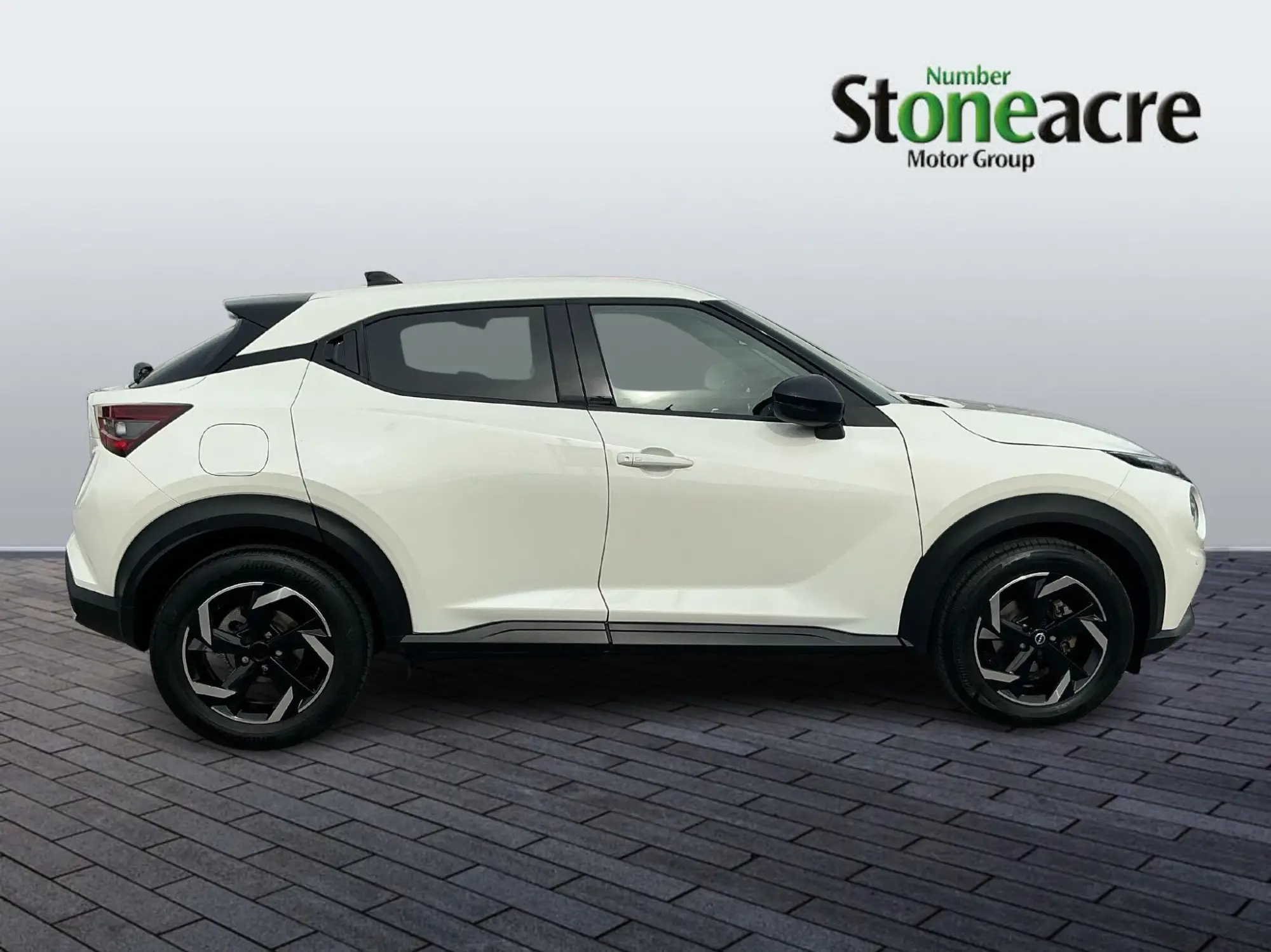 Nissan Juke 1.0 DiG-T N-Connecta 5dr PF72HGA Image 2