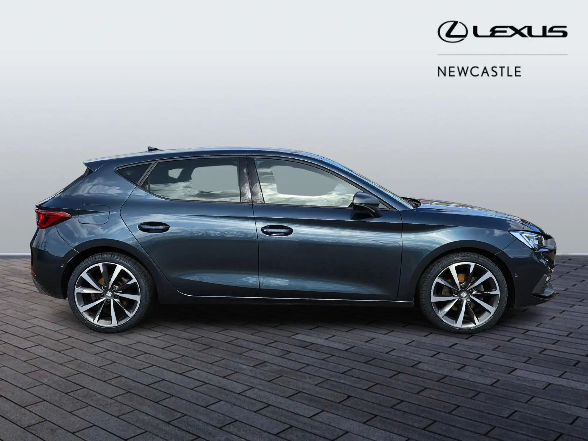 SEAT Leon 1.5 eTSI MHEV FR Sport DSG Euro 6 (s/s) 5dr KY22OTN Image 2