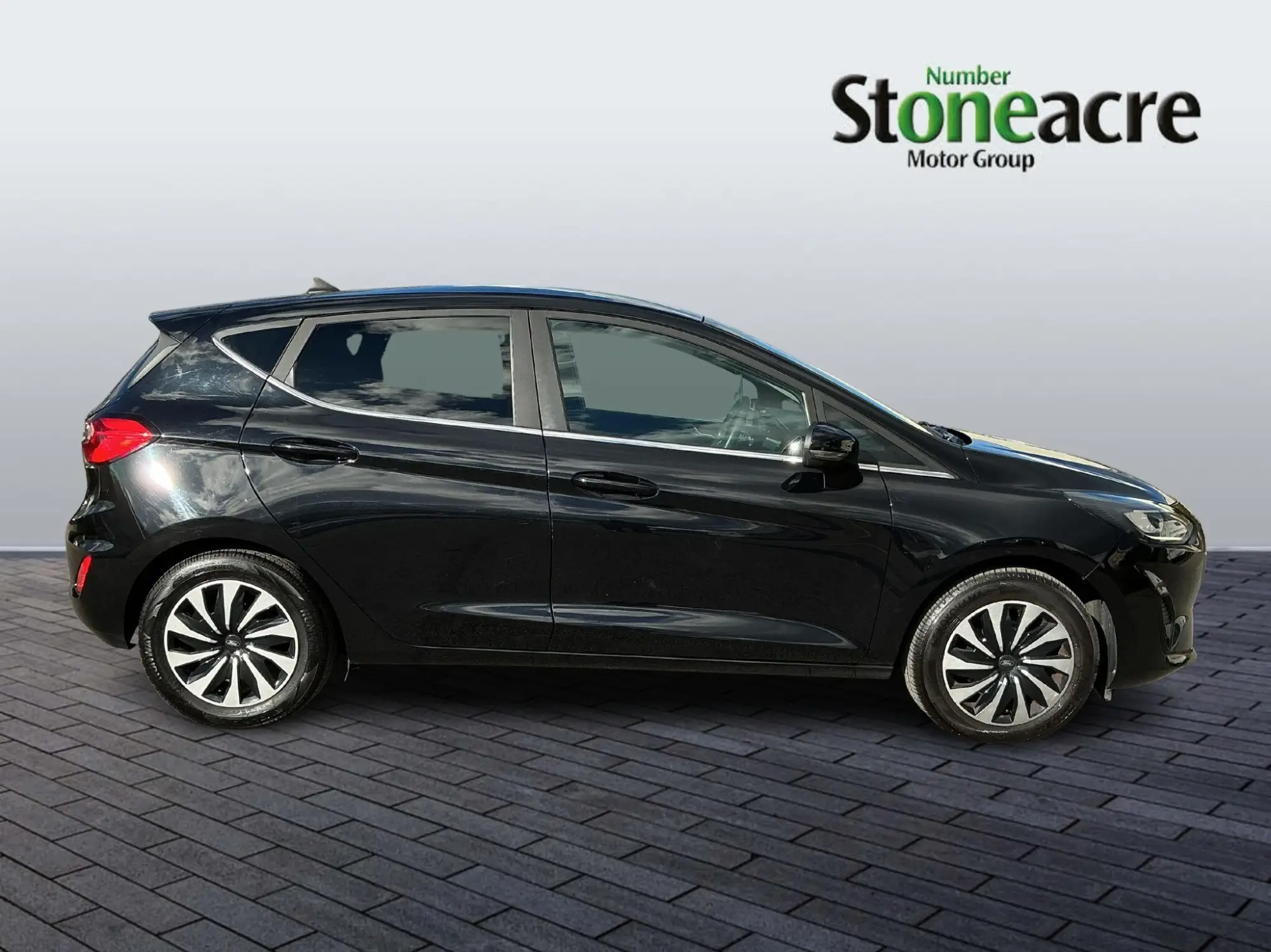 Ford Fiesta 1.0T EcoBoost Titanium Euro 6 (s/s) 5dr YH22MVP Image 2