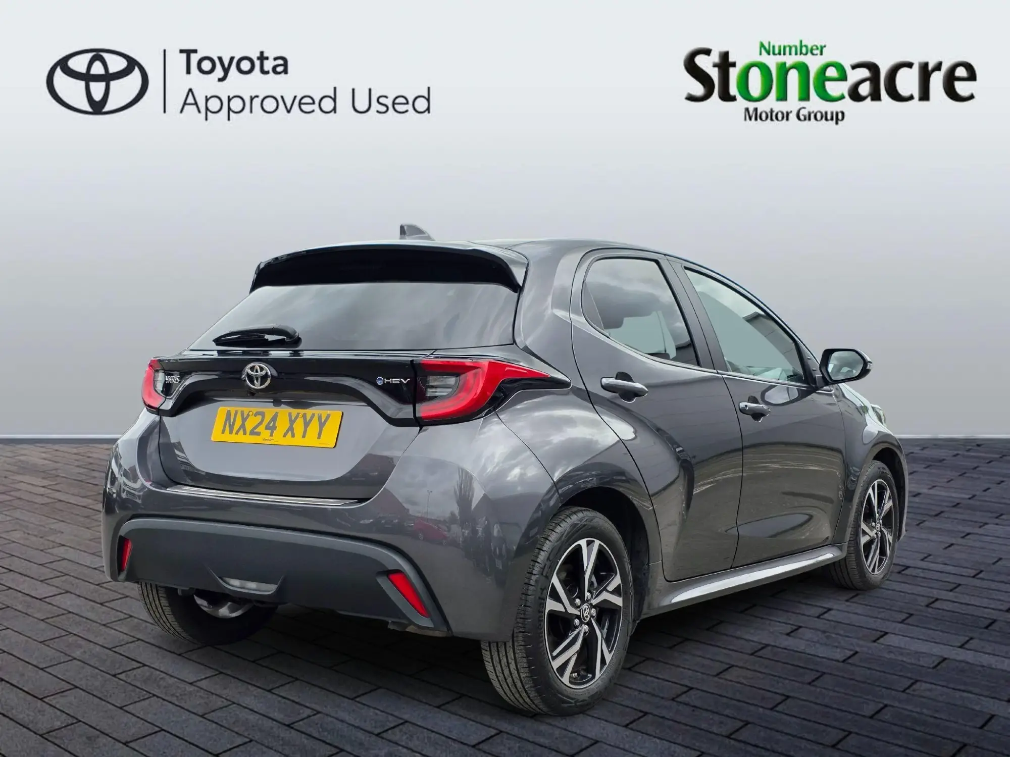 Toyota Yaris 1.5 Hybrid Design 5dr CVT NX24XYY Image 2