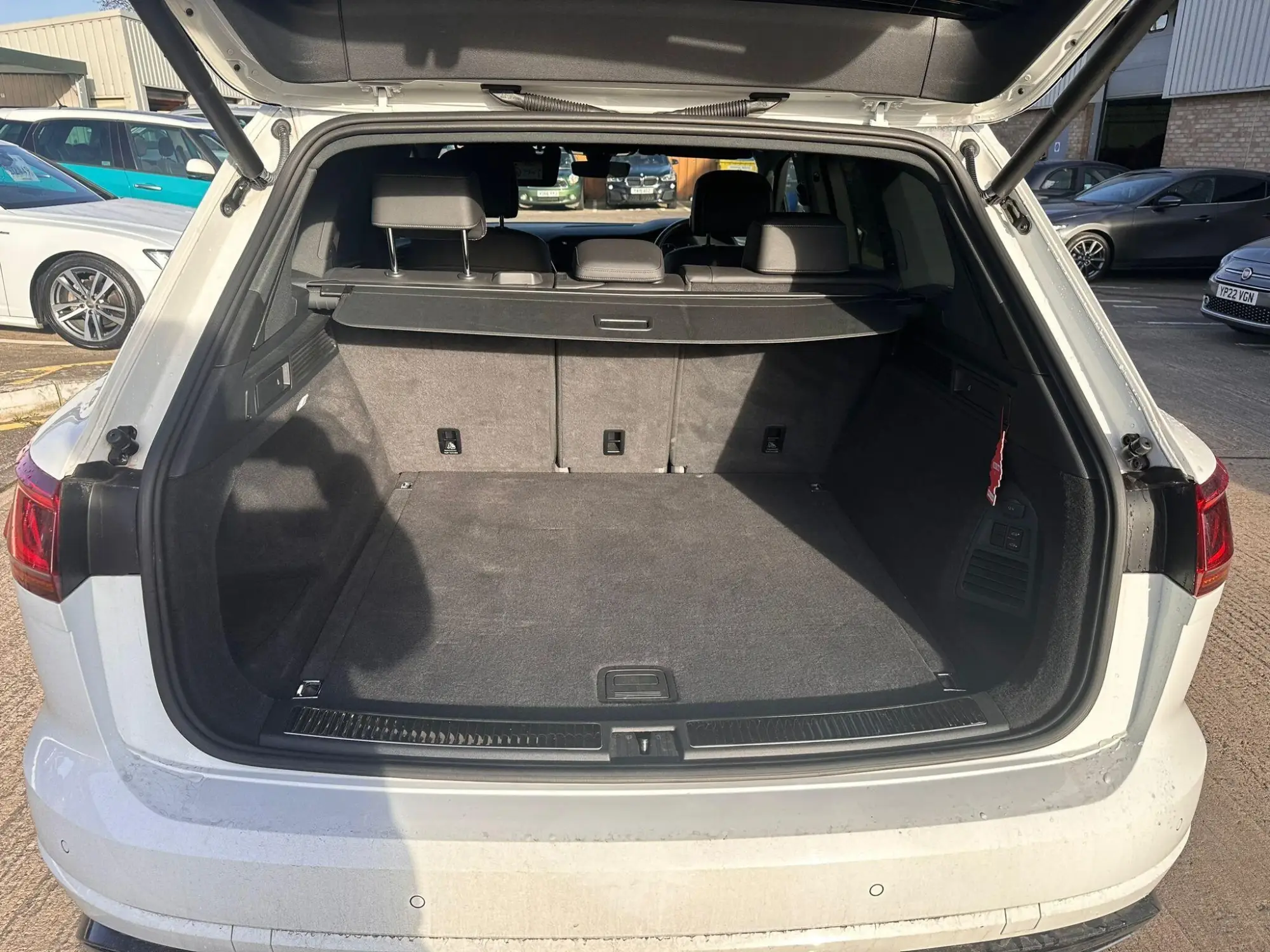 Volkswagen Touareg 3.0 TDI V6 Black Edition SUV 5dr Diesel Tiptronic 4Motion Euro 6 (s/s) (286 ps) VN70UZE Image 3