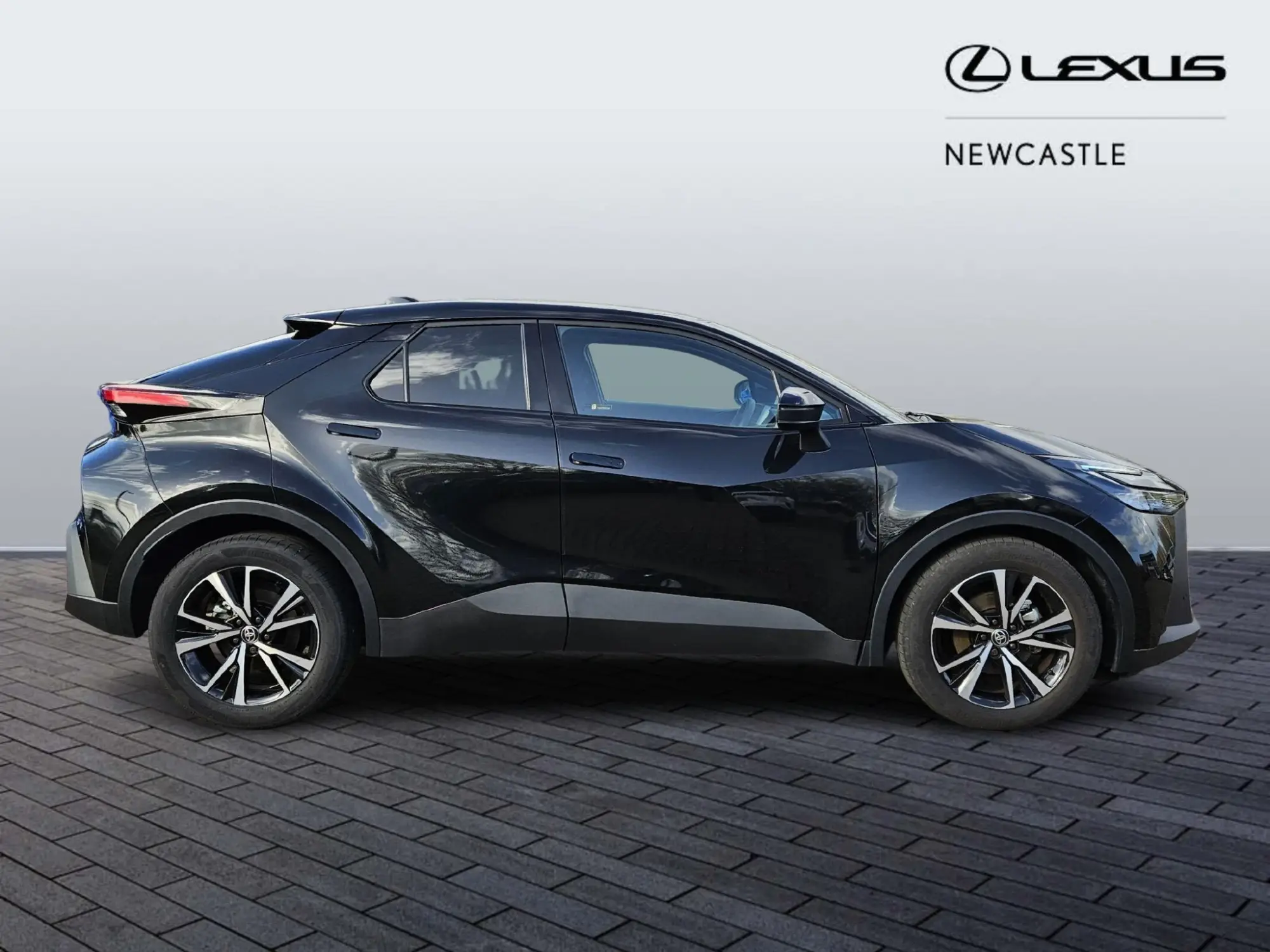 Toyota C-HR Self-Charging Hybrid 1.8 VVT-h Design CVT Euro 6 (s/s) 5dr FH74NCJ Image 2