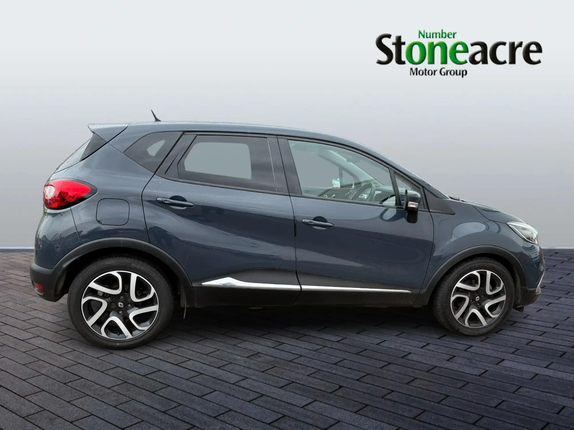 Renault Captur Dynamique S MediaNav dCi 90 Stop & Start YN63VPC Image 3