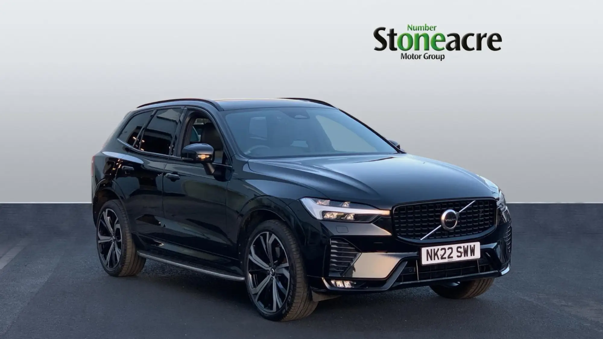 Volvo XC60 Plus (Dark) B4 AWD mild hybrid (Diesel) NK22SWW Image 1